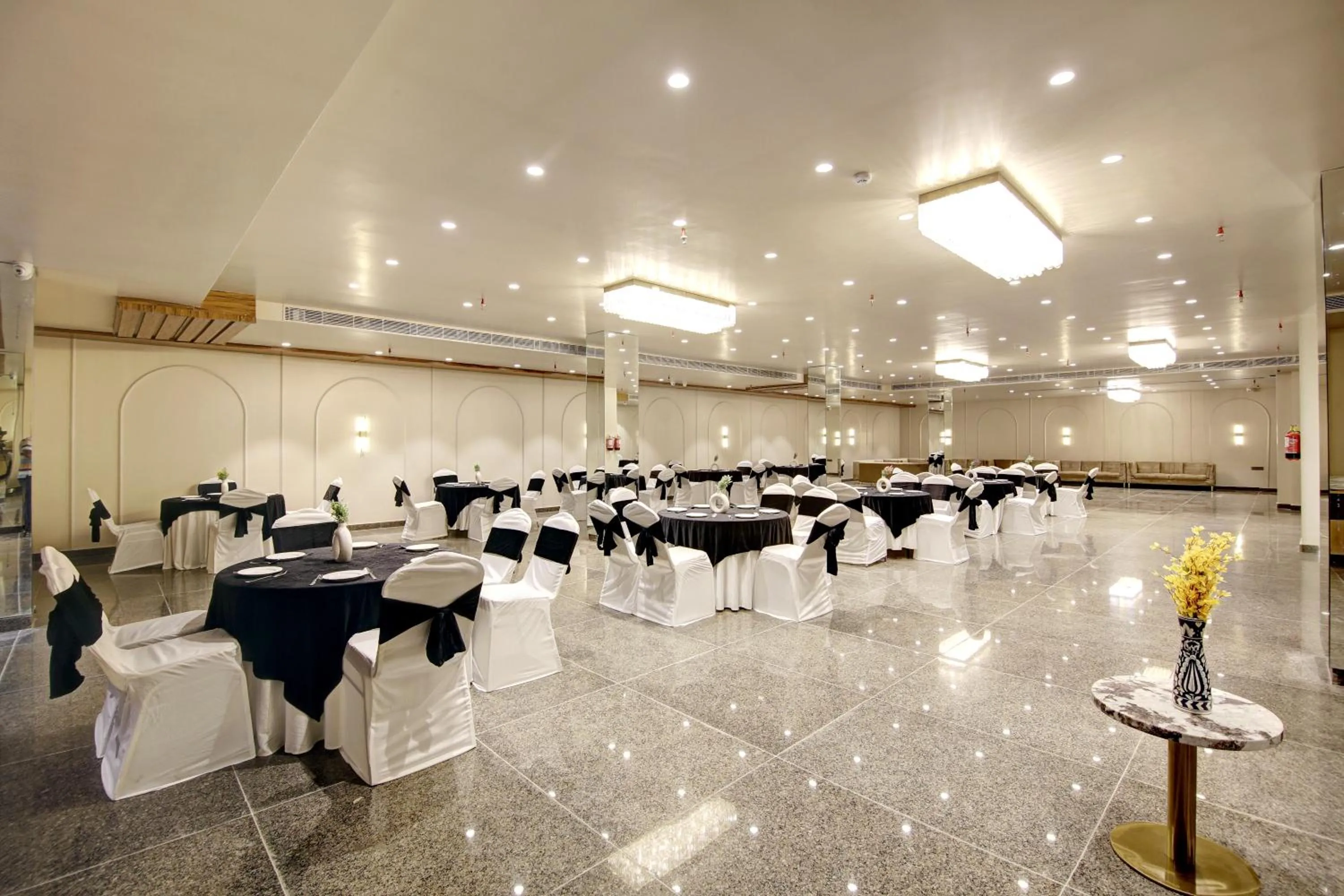 Banquet/Function facilities in Saltstayz Premier - Near Golf Course Road & Sector 57