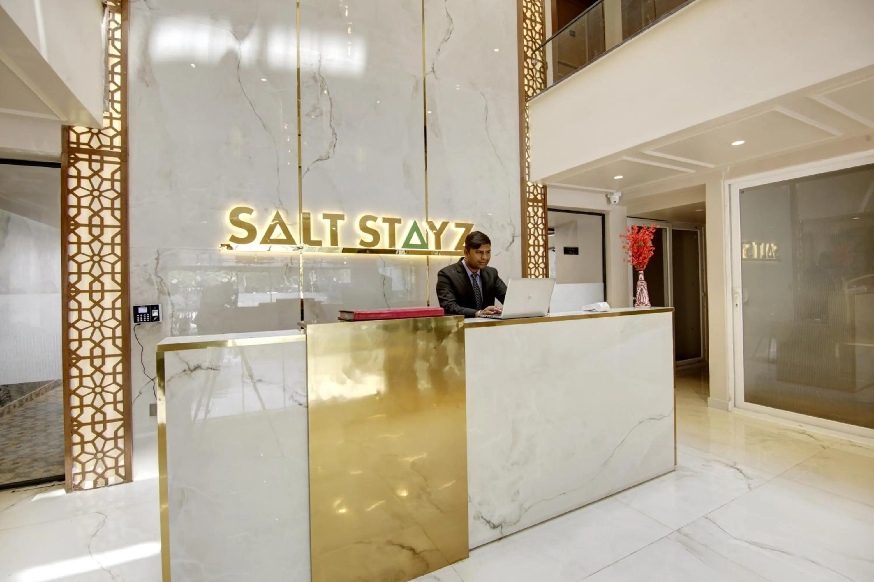 People in Saltstayz Premier - Near Golf Course Road & Sector 57