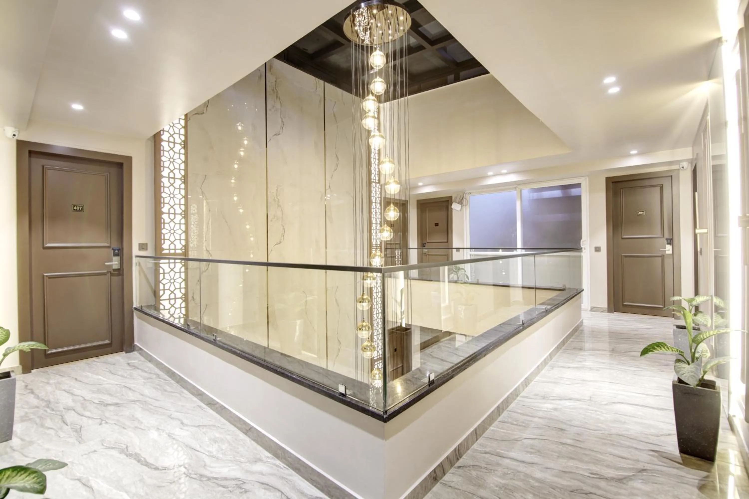 Lobby or reception in Saltstayz Premier - Near Golf Course Road & Sector 57