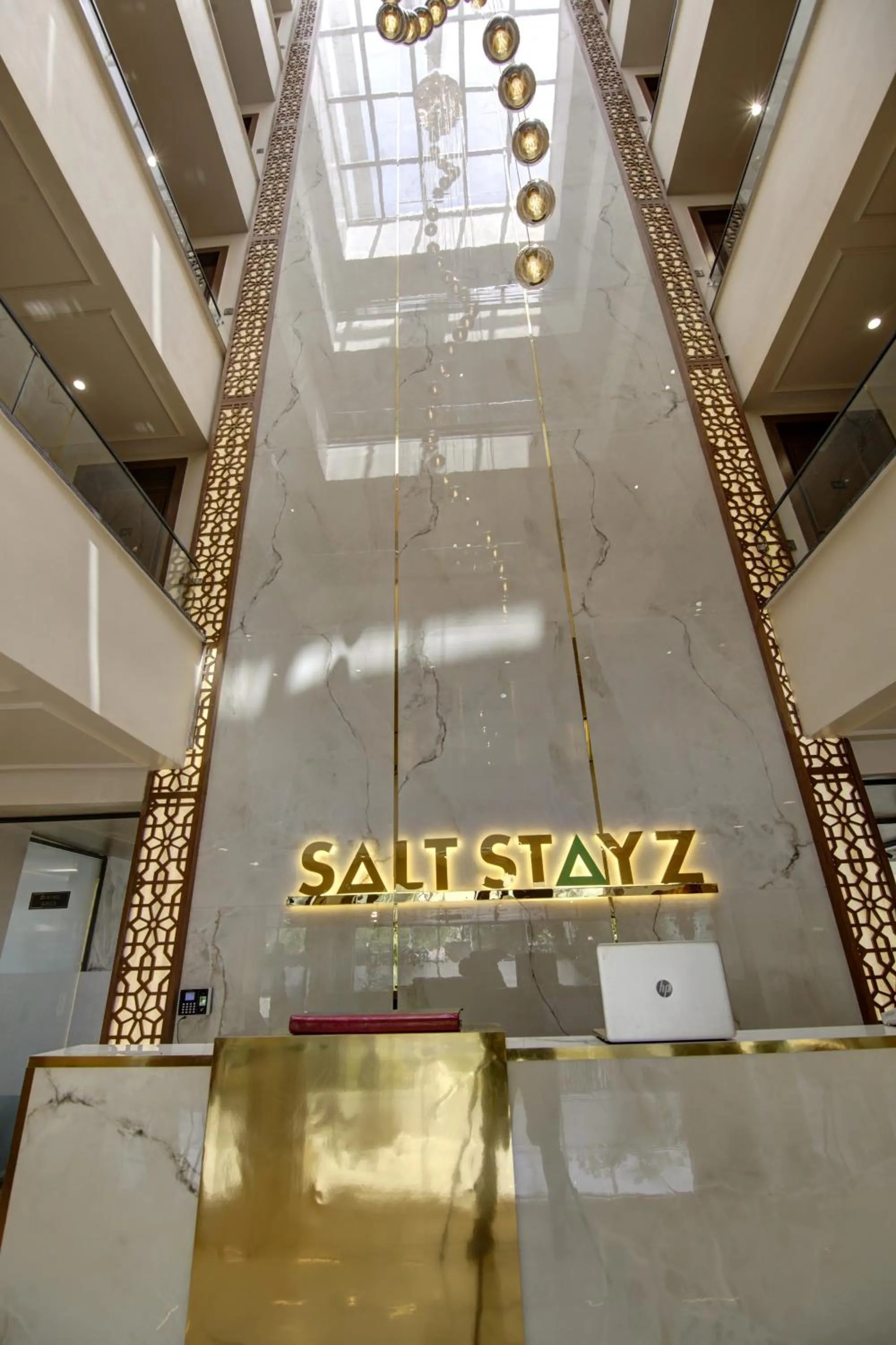 Lobby or reception in Saltstayz Premier - Near Golf Course Road & Sector 57