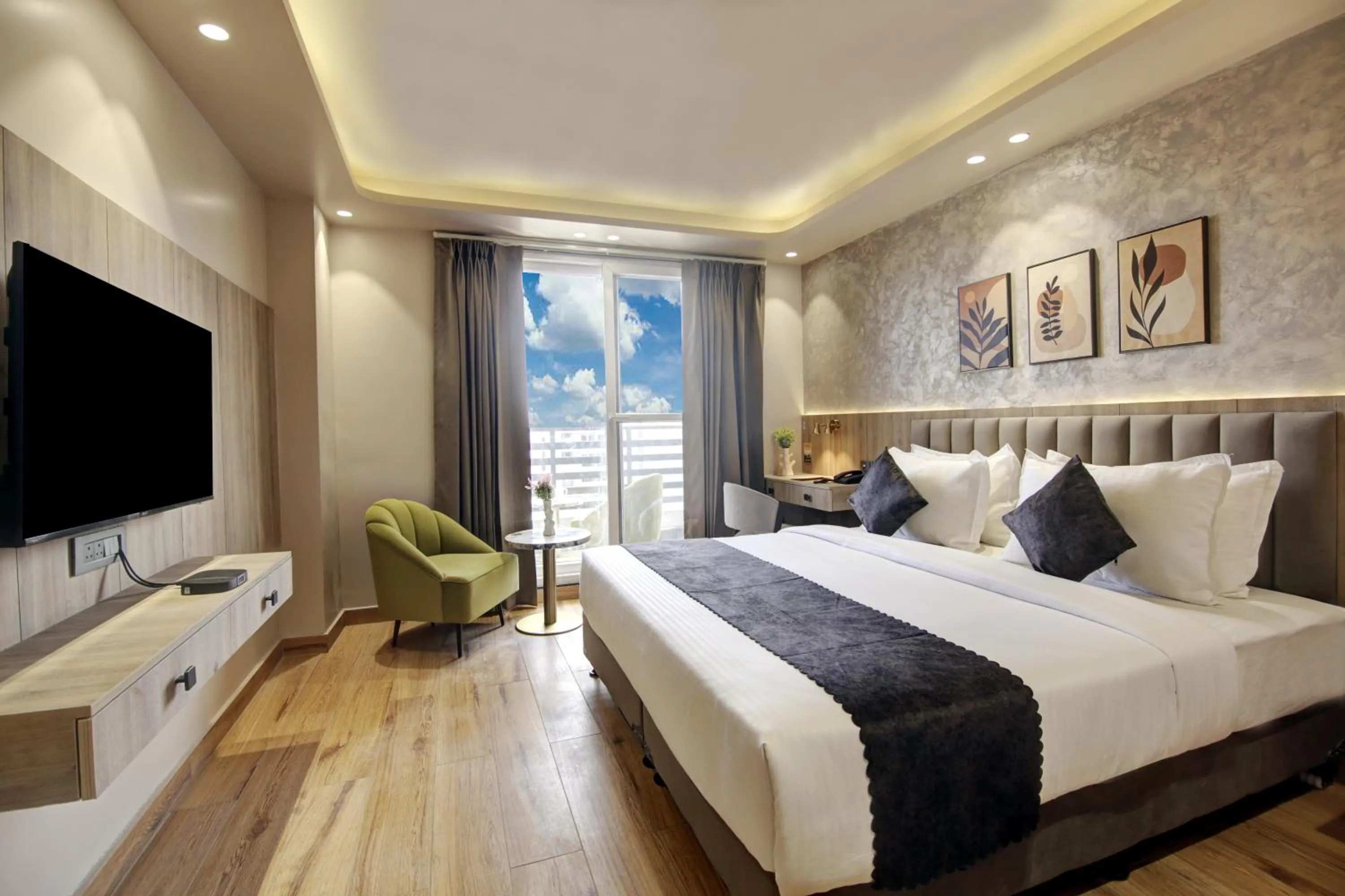 Communal lounge/ TV room, Bed in Saltstayz Premier - Near Golf Course Road & Sector 57