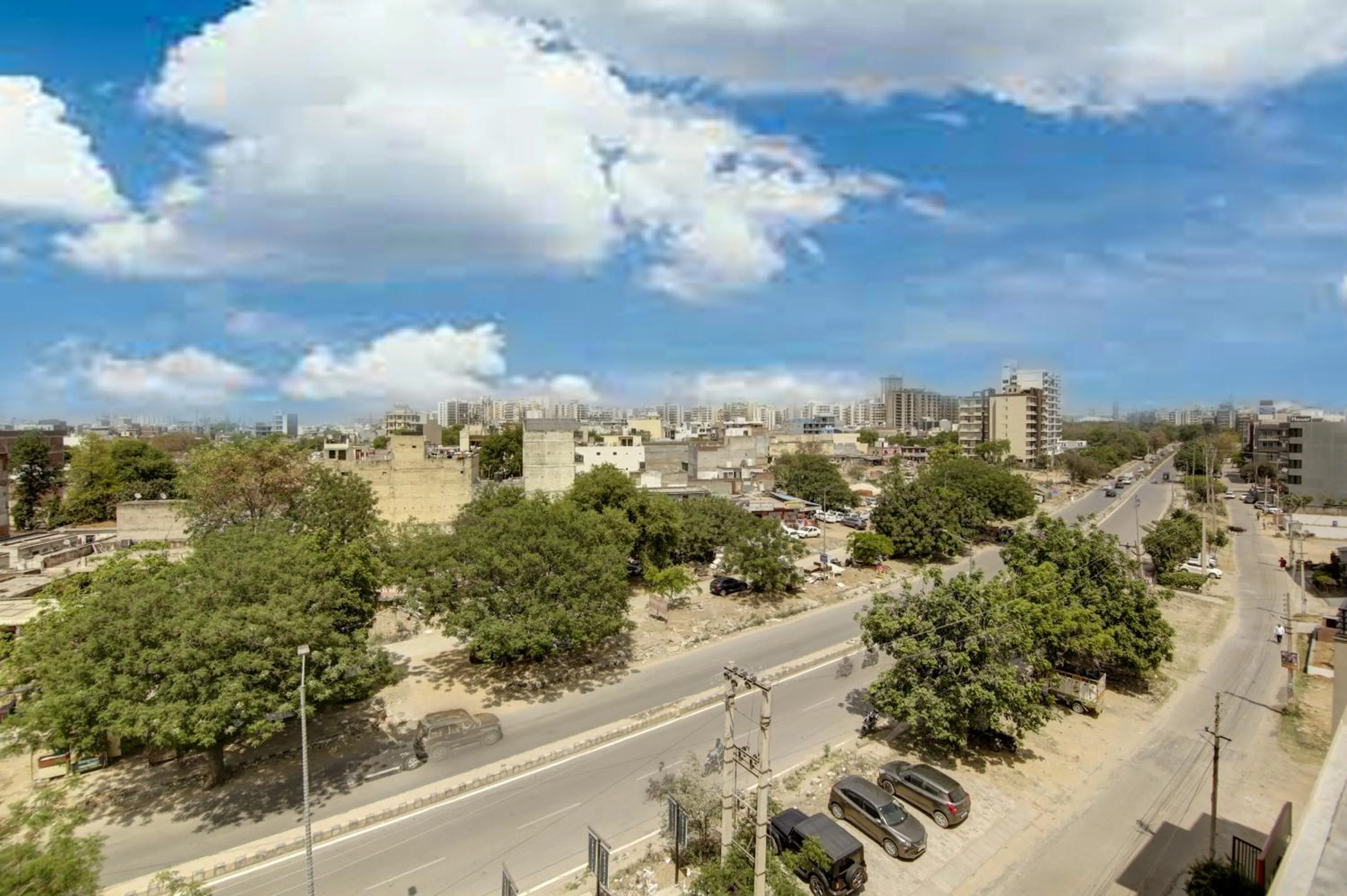 Day in Saltstayz Premier - Near Golf Course Road & Sector 57