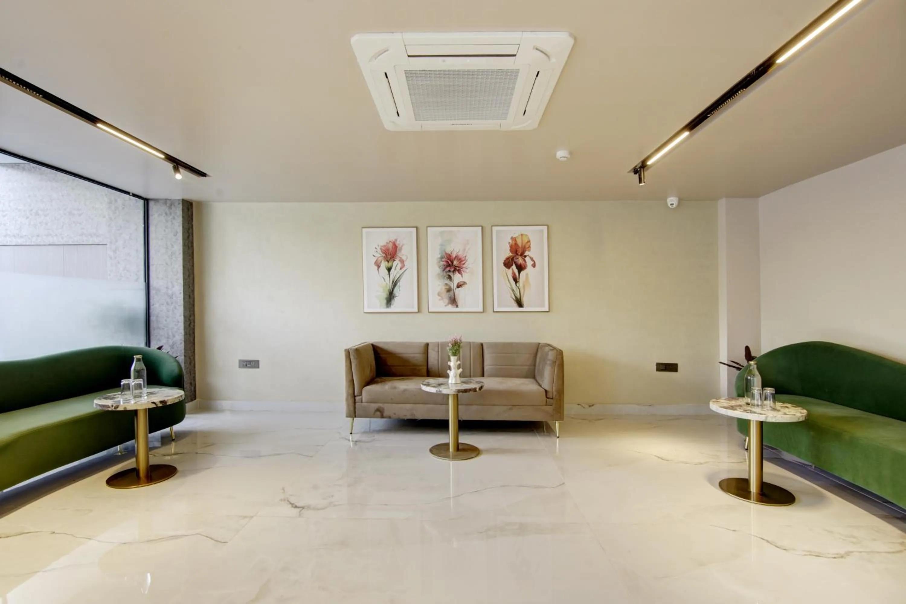 Living room in Saltstayz Premier - Near Golf Course Road & Sector 57