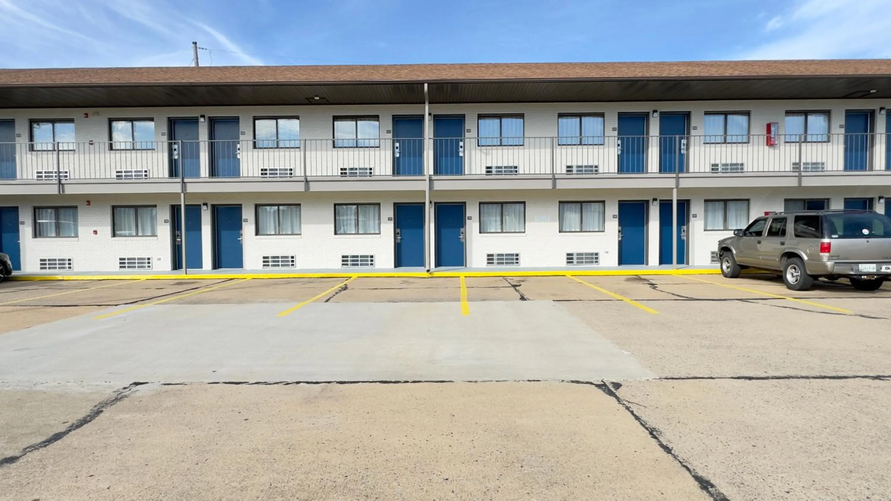 Property building in Motel 6-Dyersburg, TN