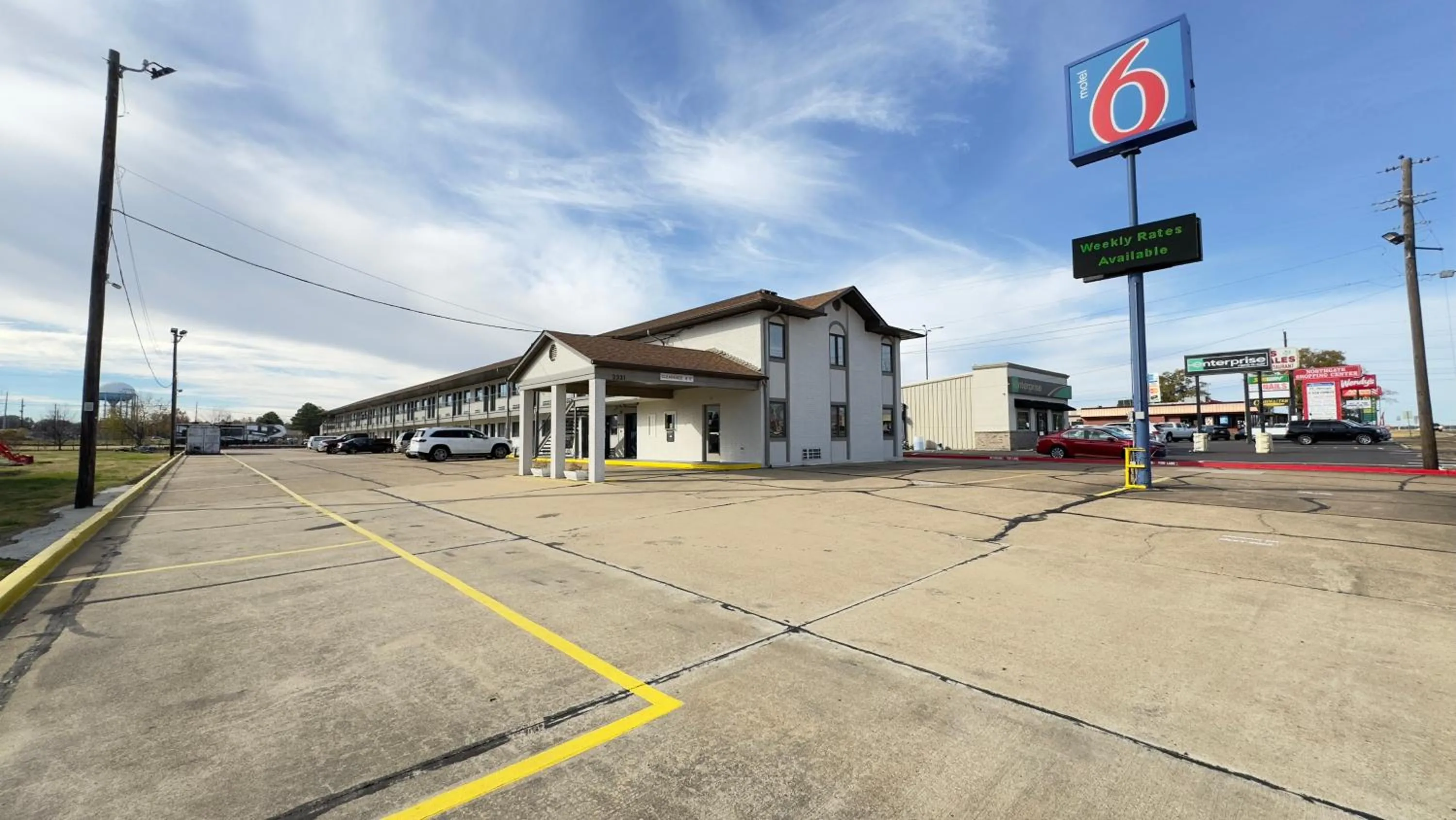 Property building in Motel 6-Dyersburg, TN