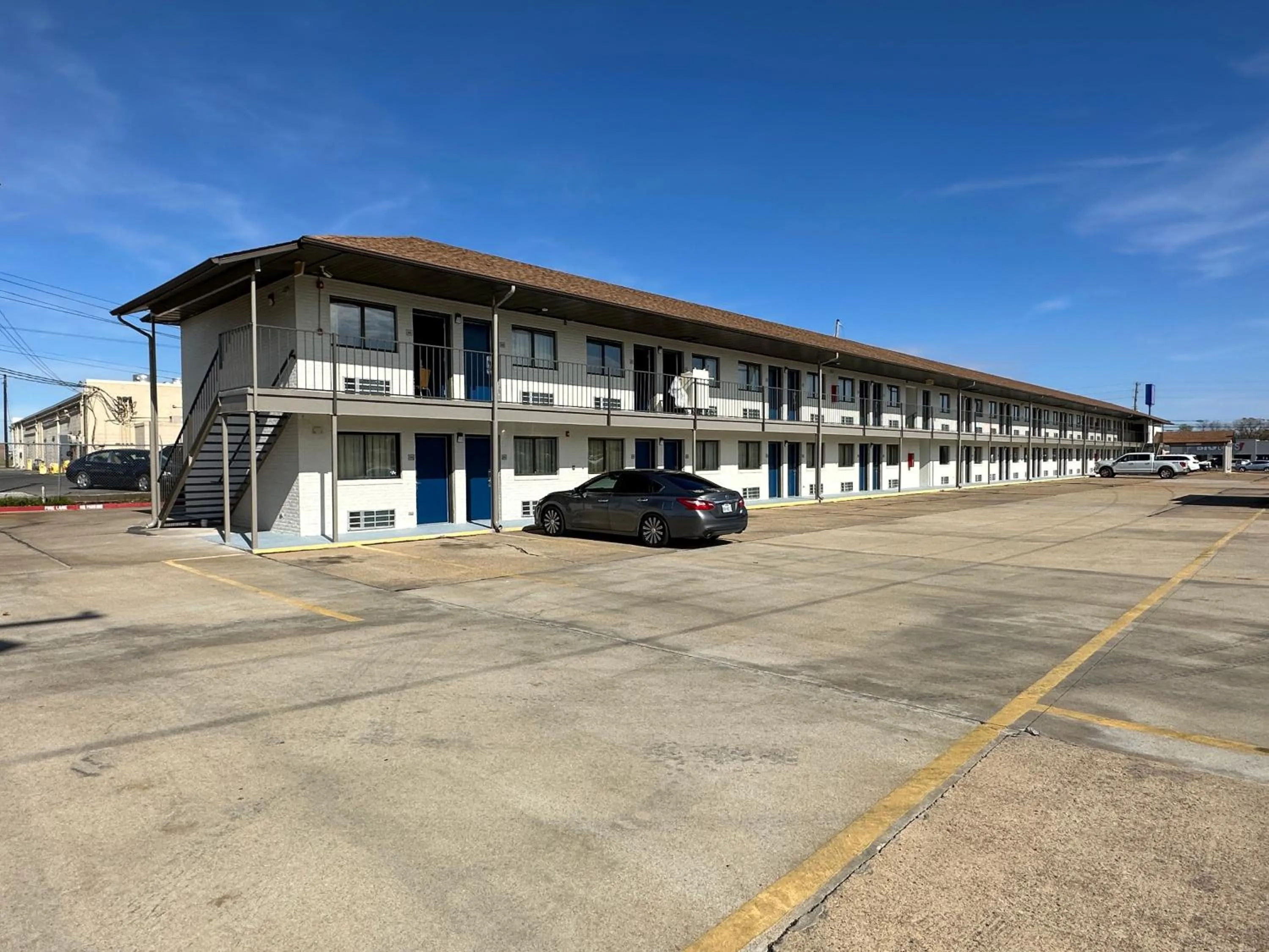 Property building in Motel 6-Dyersburg, TN