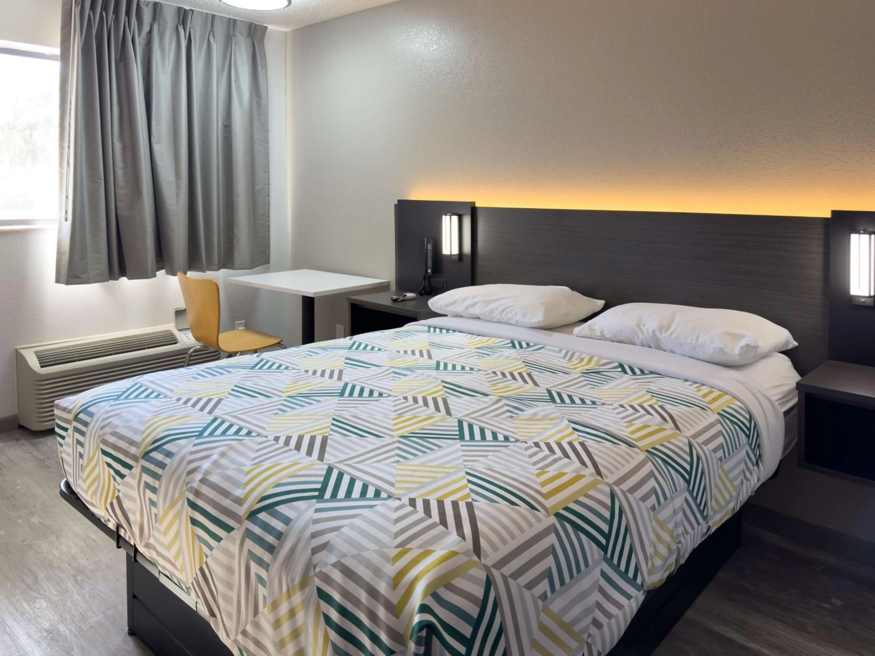 Bedroom, Bed in Motel 6-Dyersburg, TN