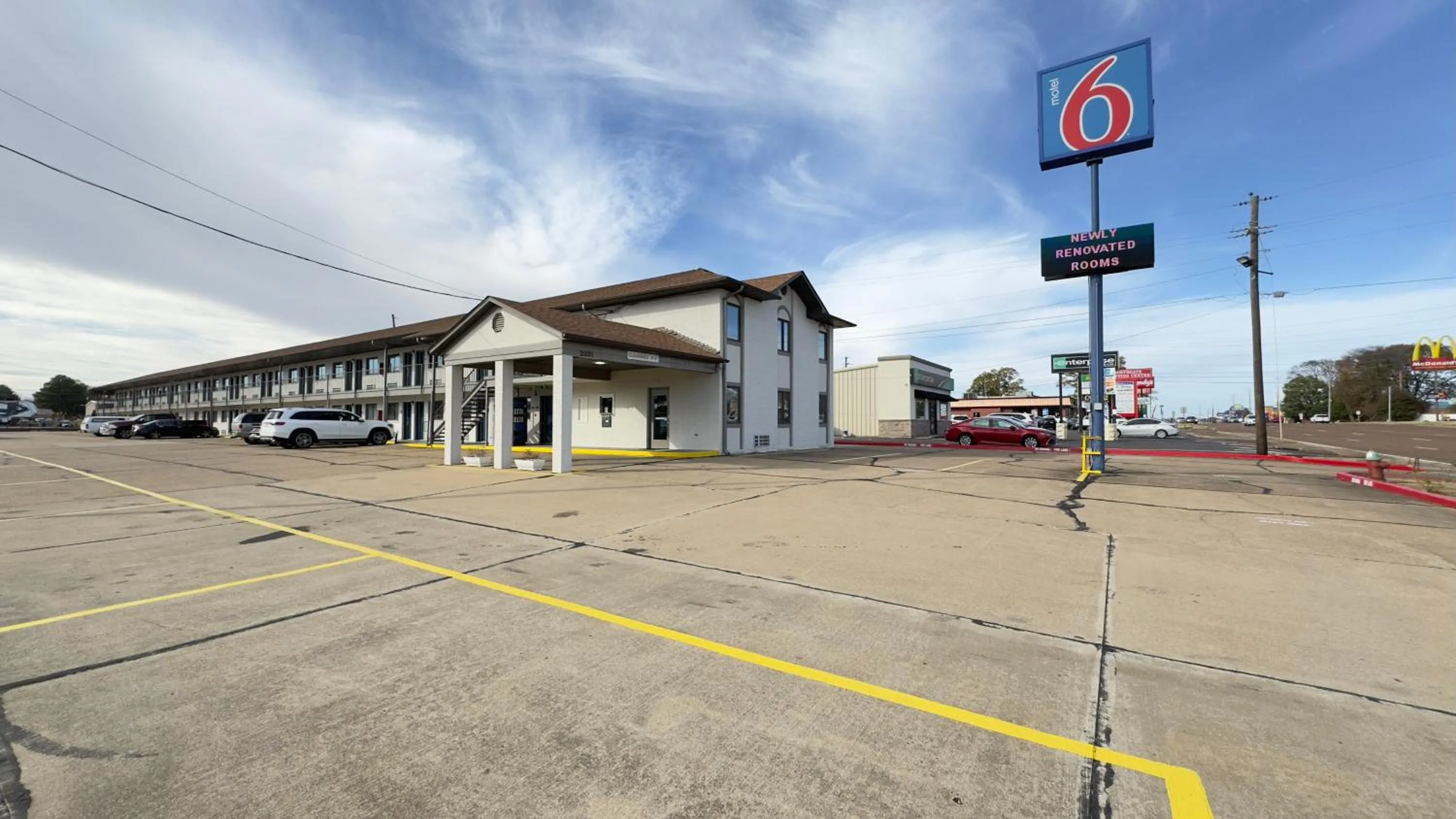 Property building in Motel 6-Dyersburg, TN