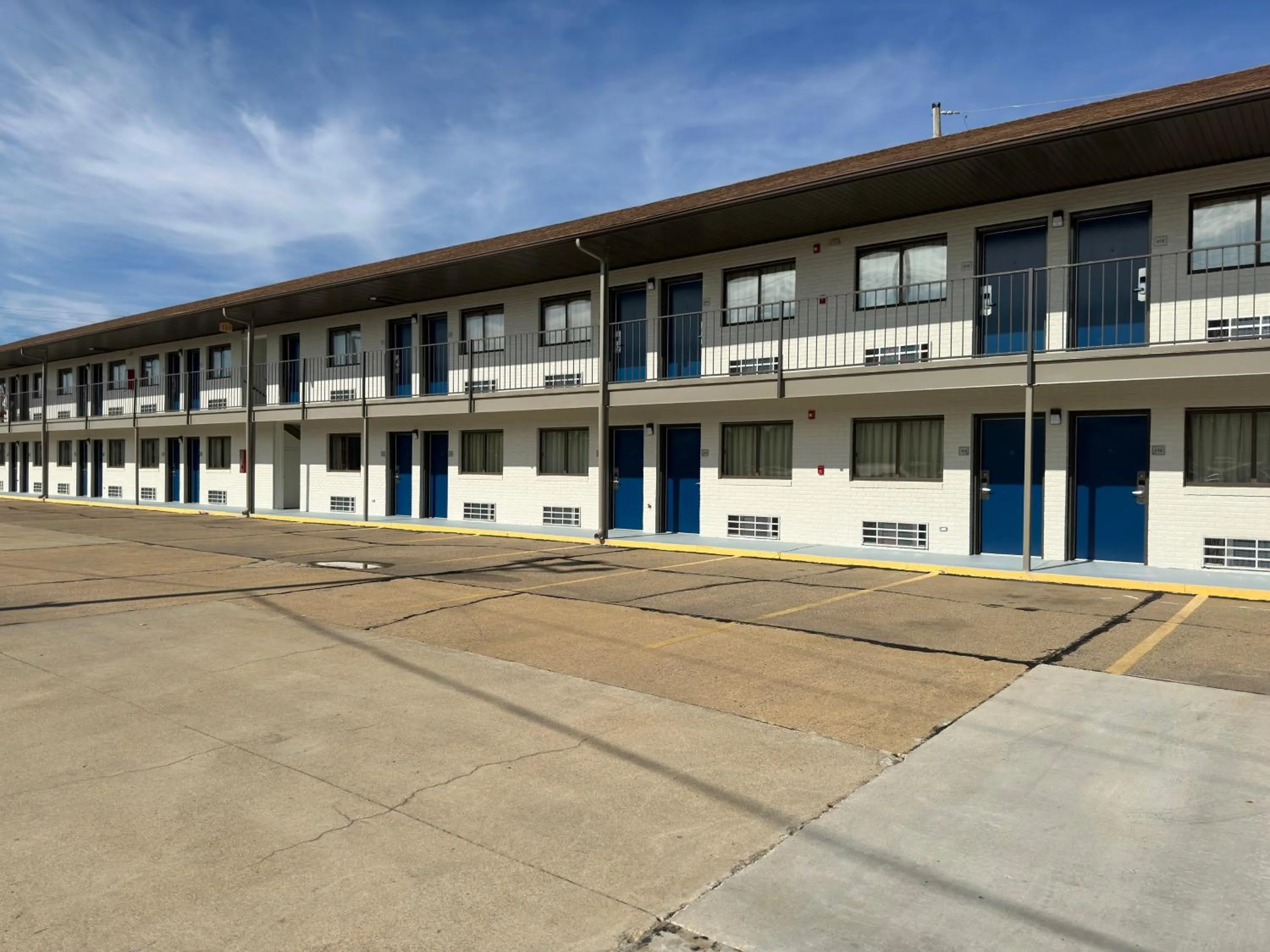 Property building in Motel 6-Dyersburg, TN