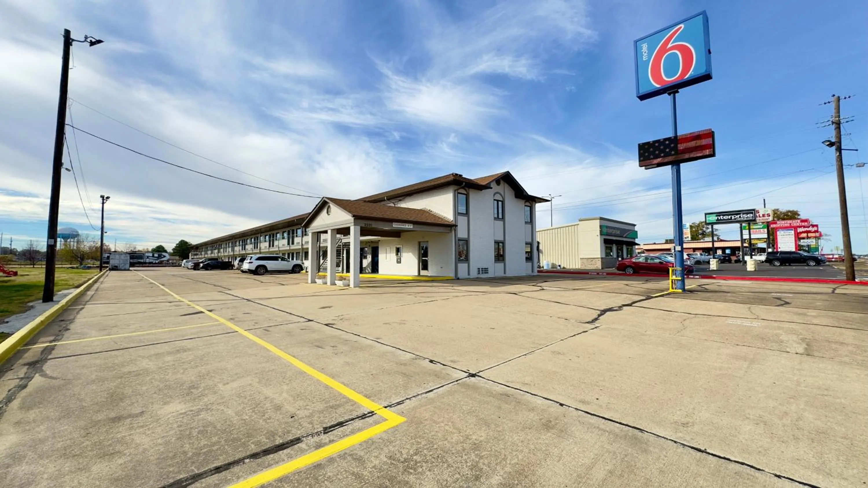 Property building in Motel 6-Dyersburg, TN