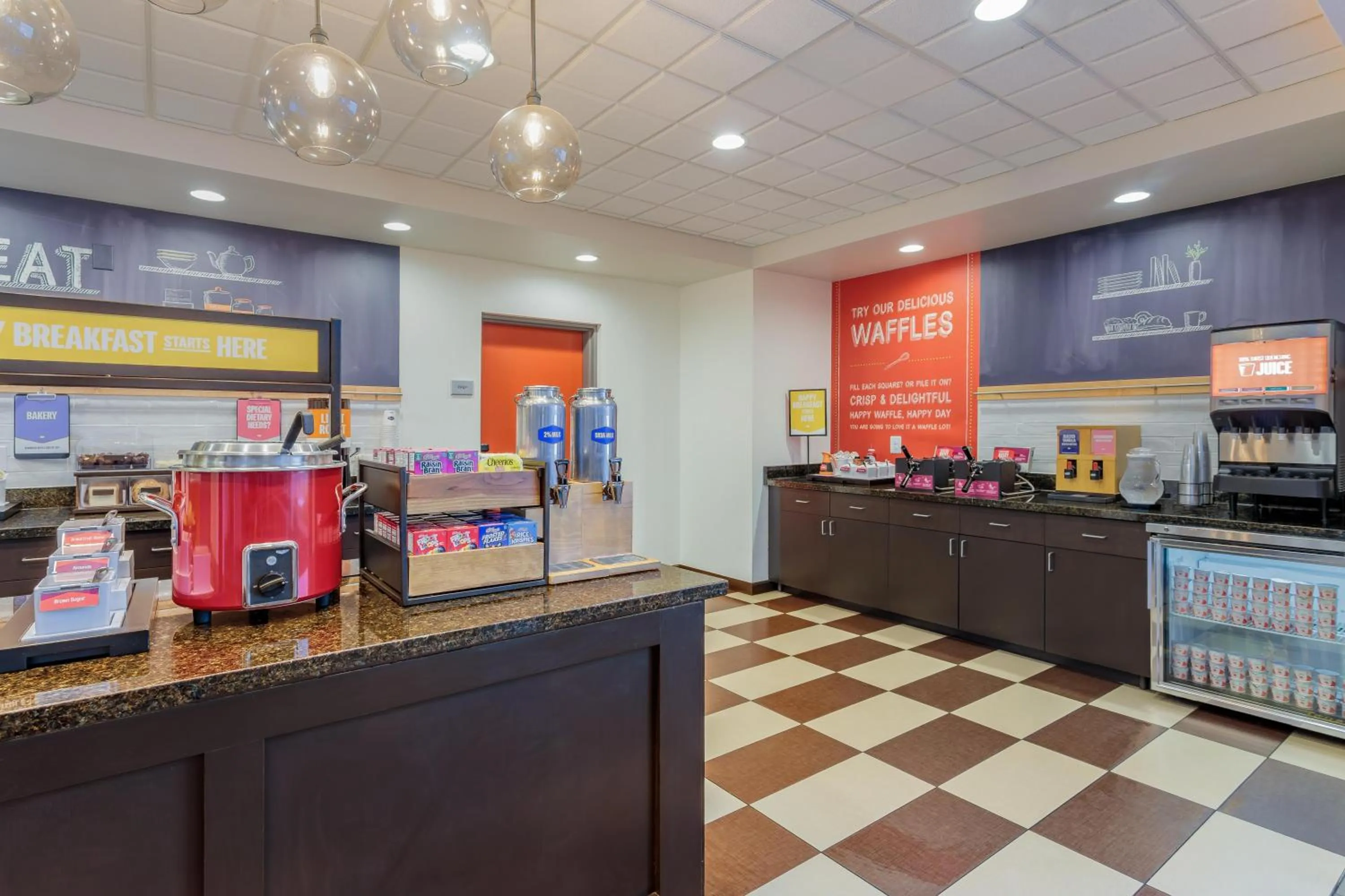 Breakfast in Hampton Inn and Suites Parkersburg Downtown