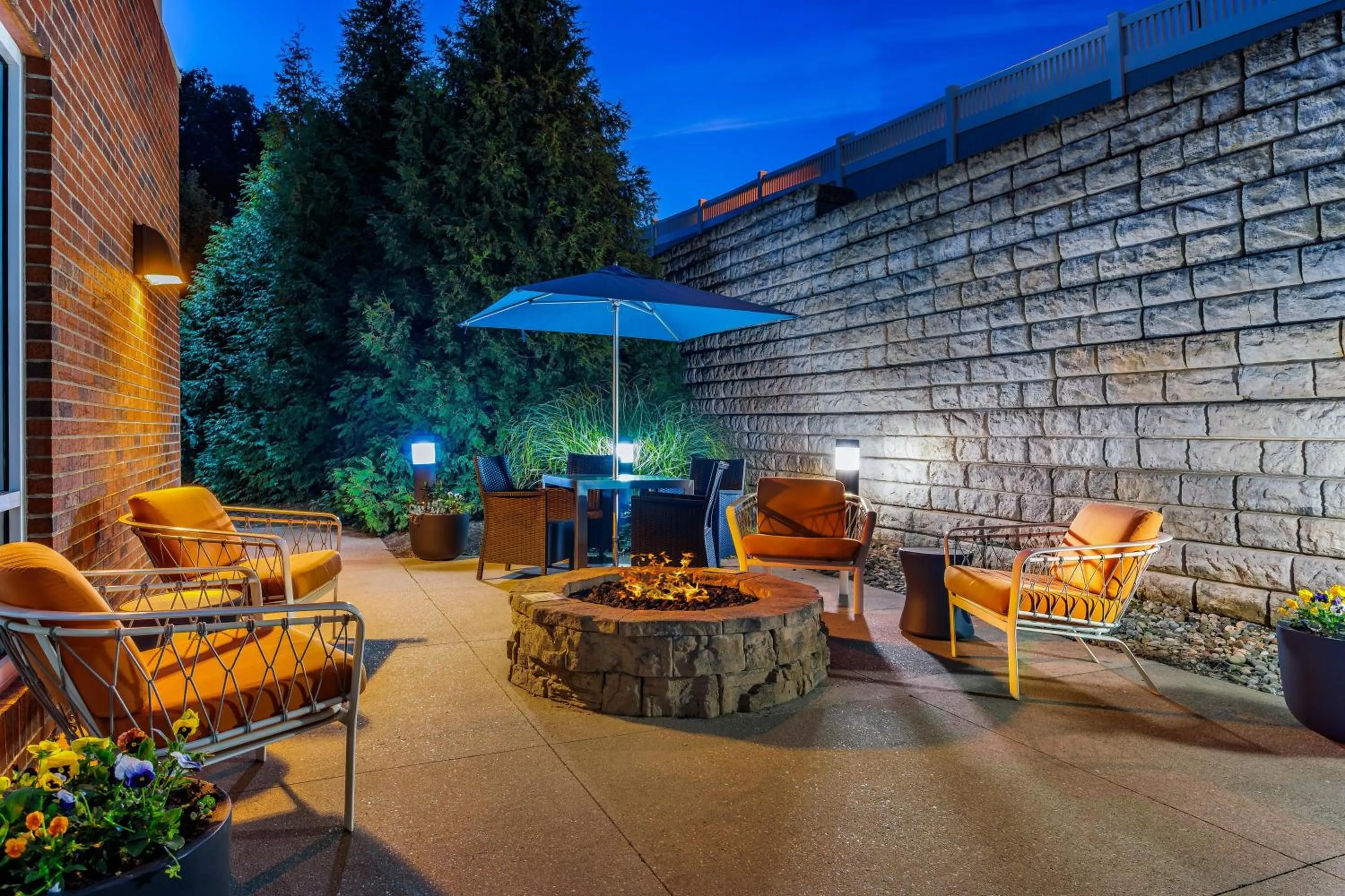 Patio in Hampton Inn and Suites Parkersburg Downtown