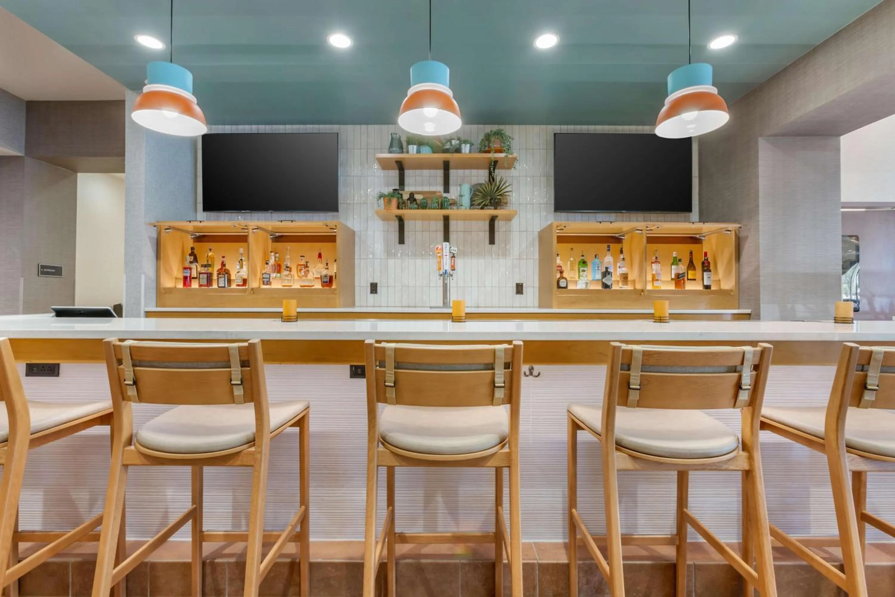 Lounge or bar in Drury Plaza Hotel Phoenix Tempe