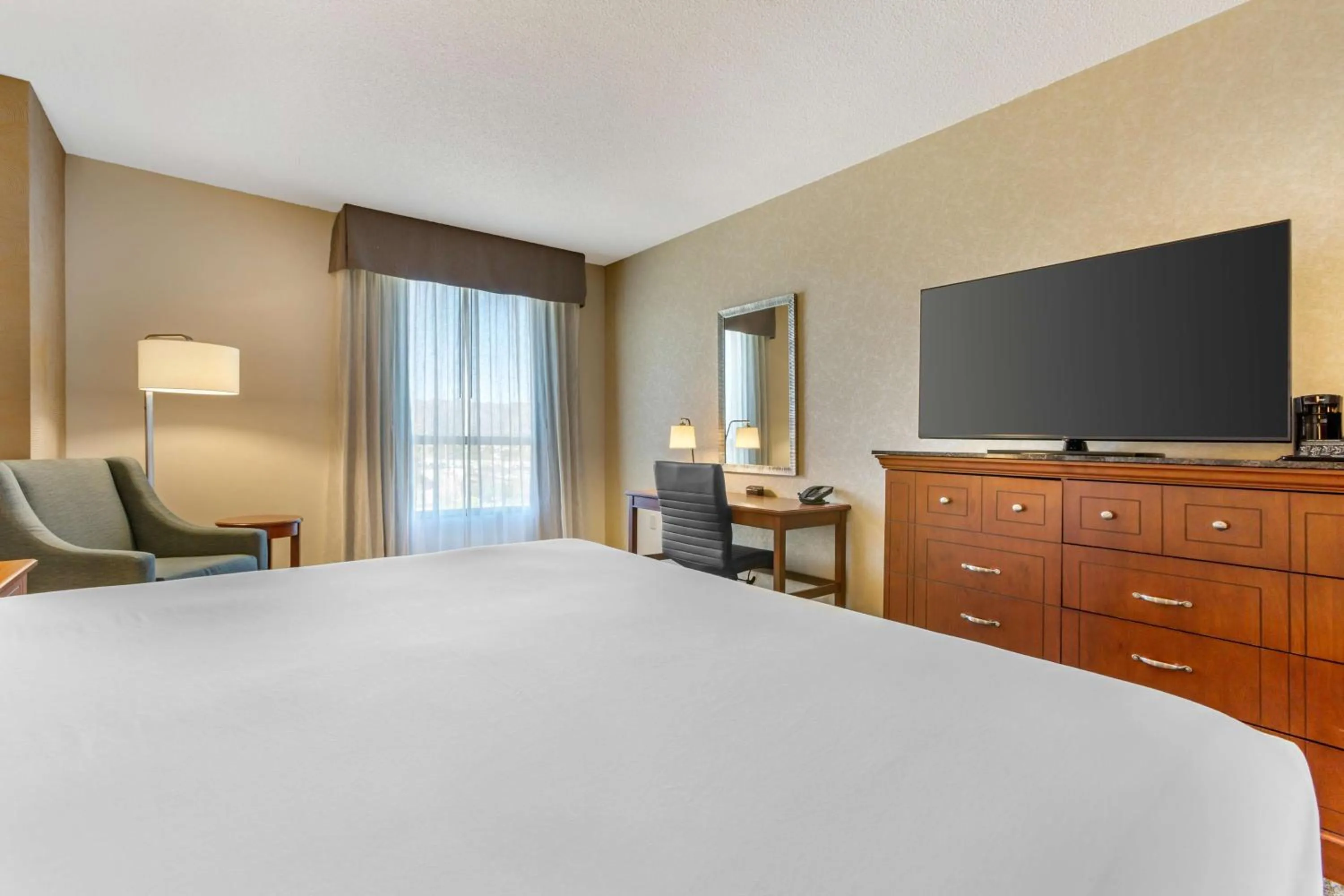 Bedroom, Bed in Drury Plaza Hotel Phoenix Tempe