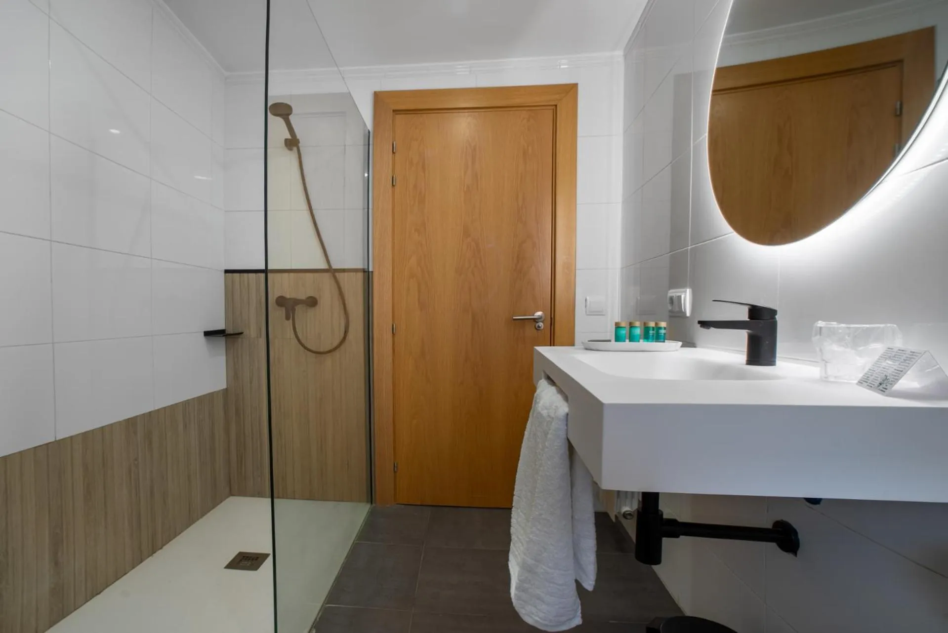 Bathroom in Hotel-Boutique by Gonzalo Sesma