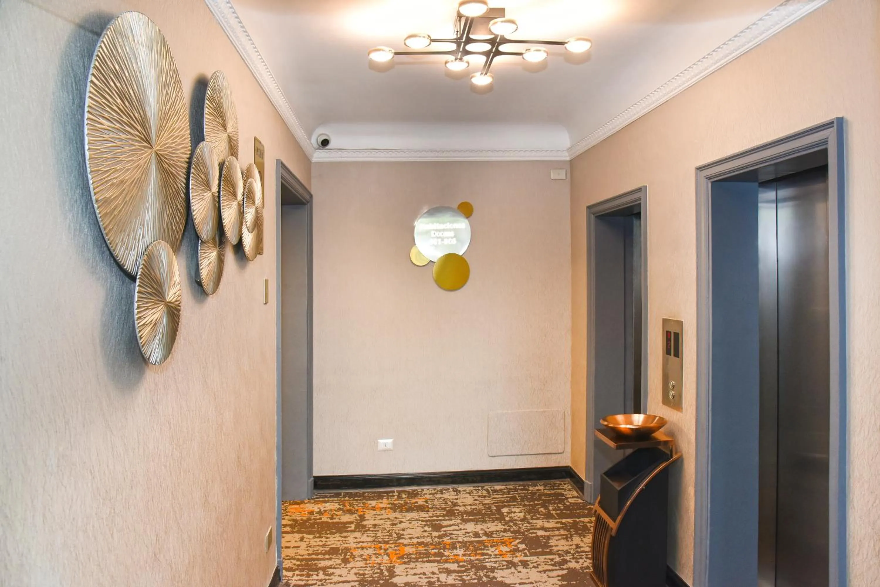 elevator in Hotel HW EXPRESS