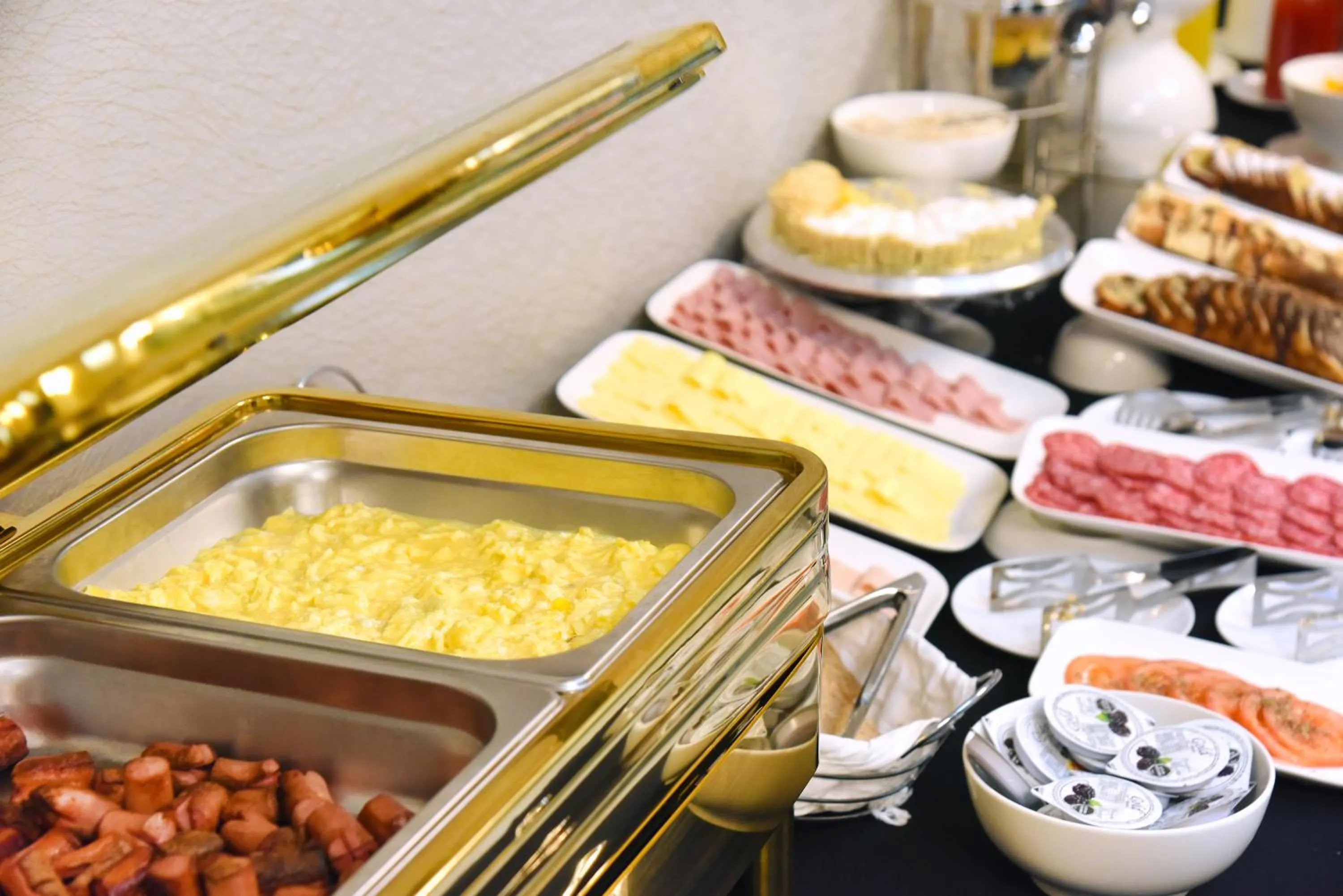 Buffet breakfast in Hotel HW EXPRESS