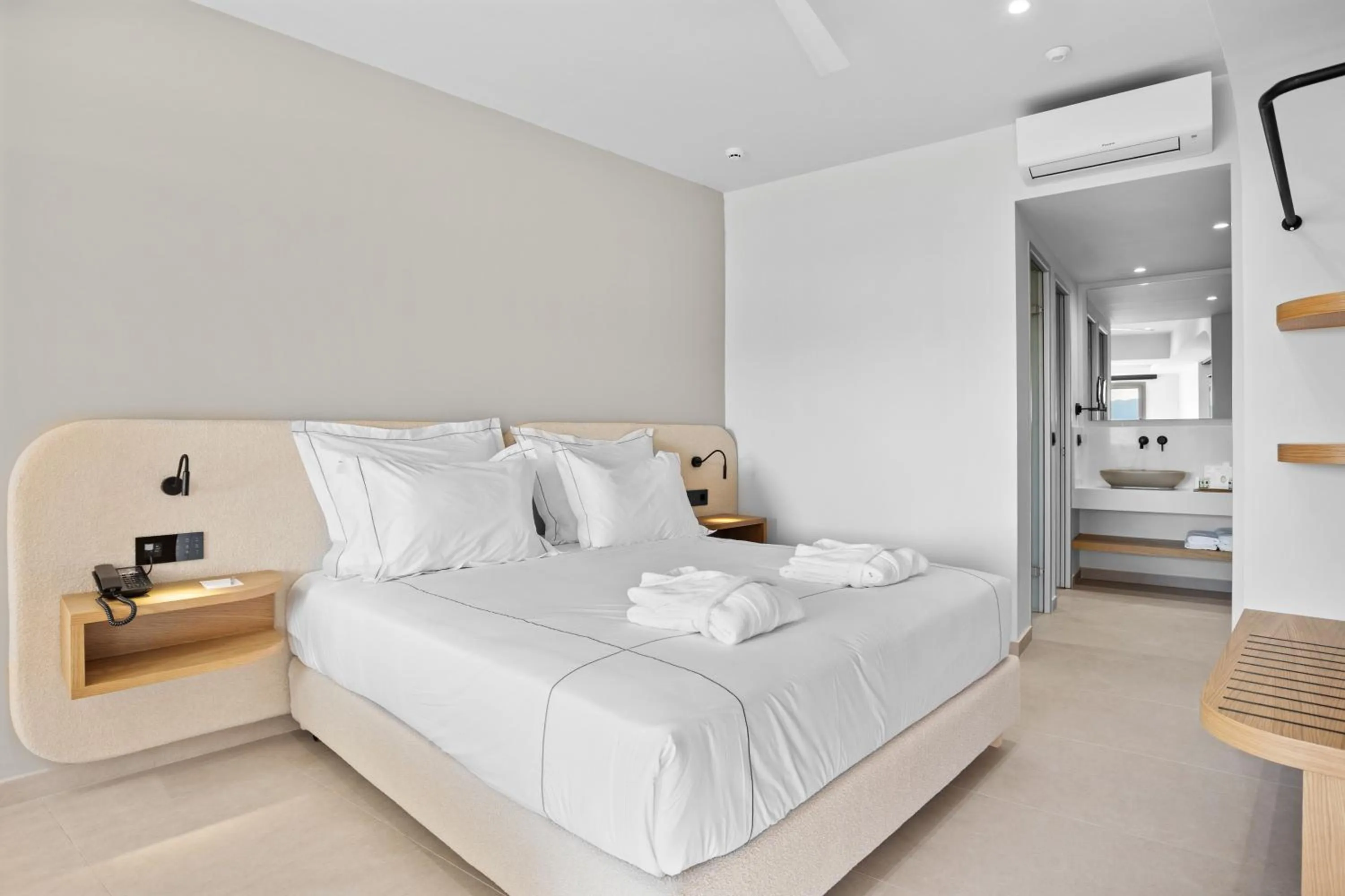 Bedroom, Bed in Ventale Island Breeze Resort