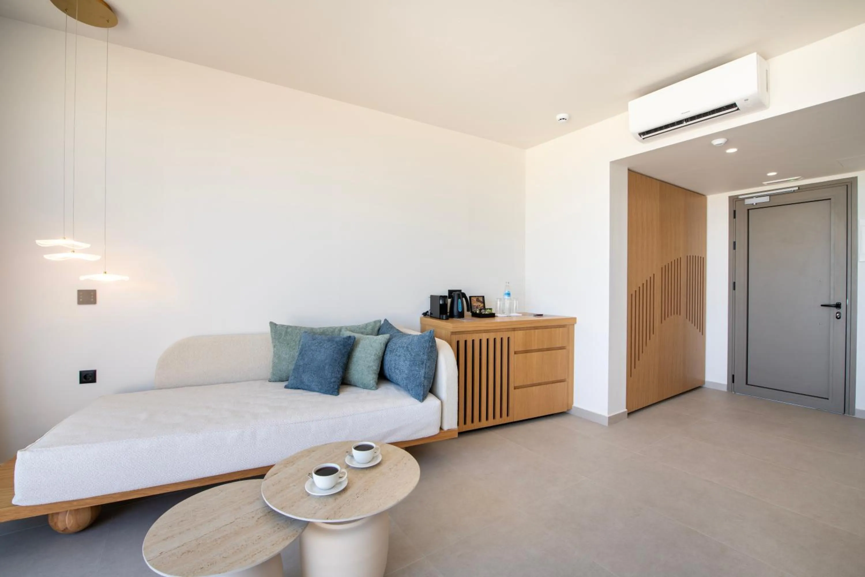 Coffee/tea facilities, Bed in Ventale Island Breeze Resort