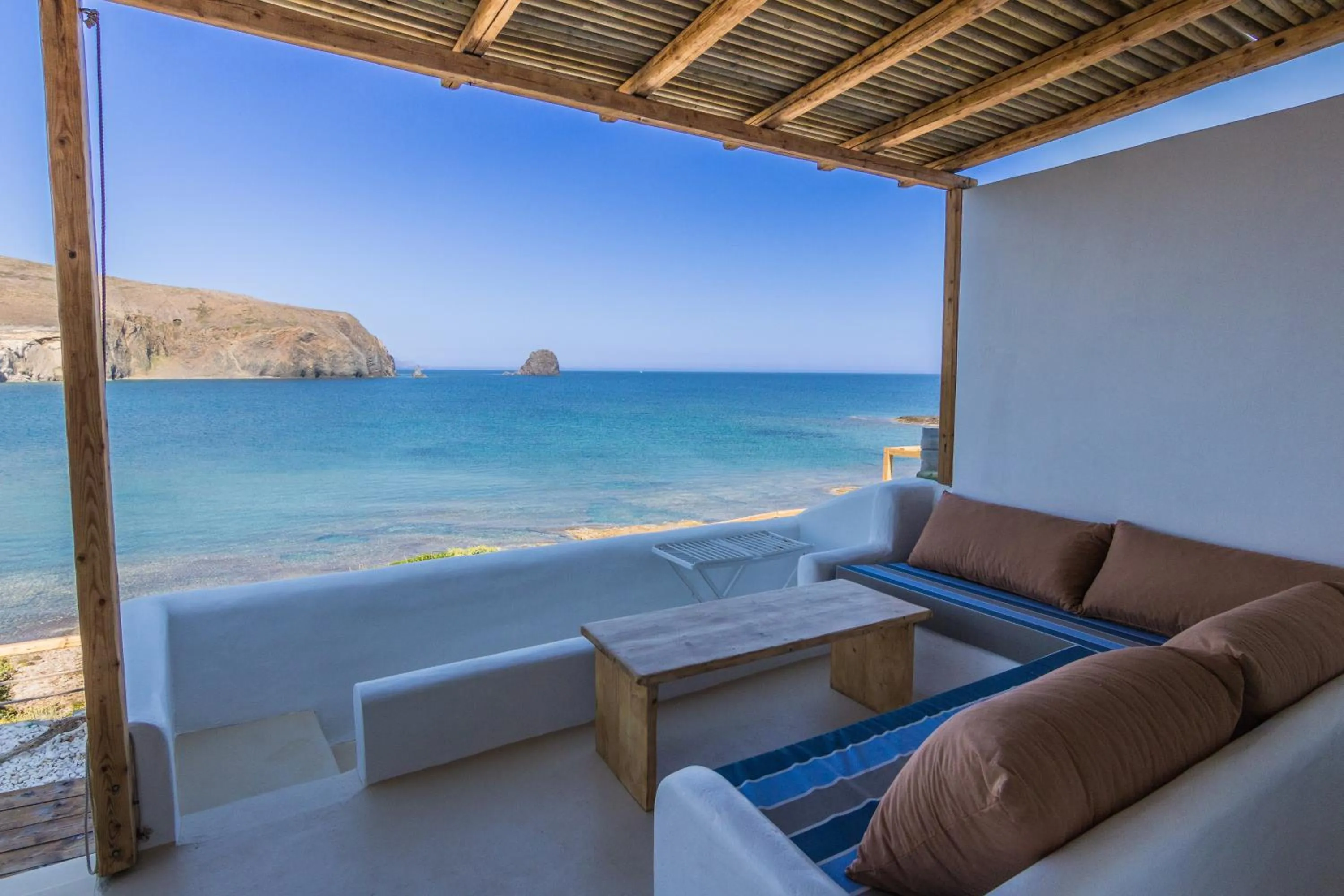 Day in Salt Suites Milos