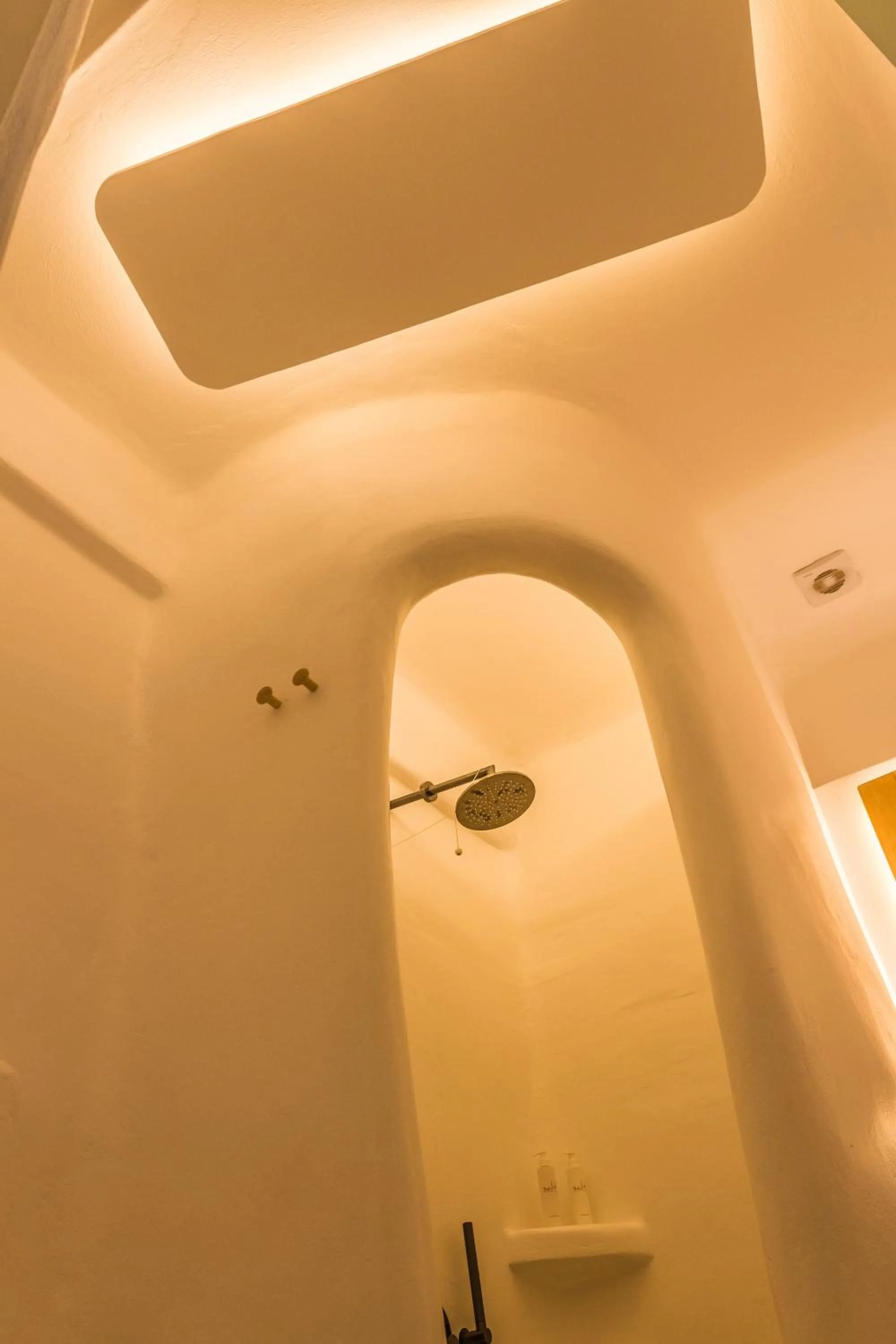 Shower in Salt Suites Milos