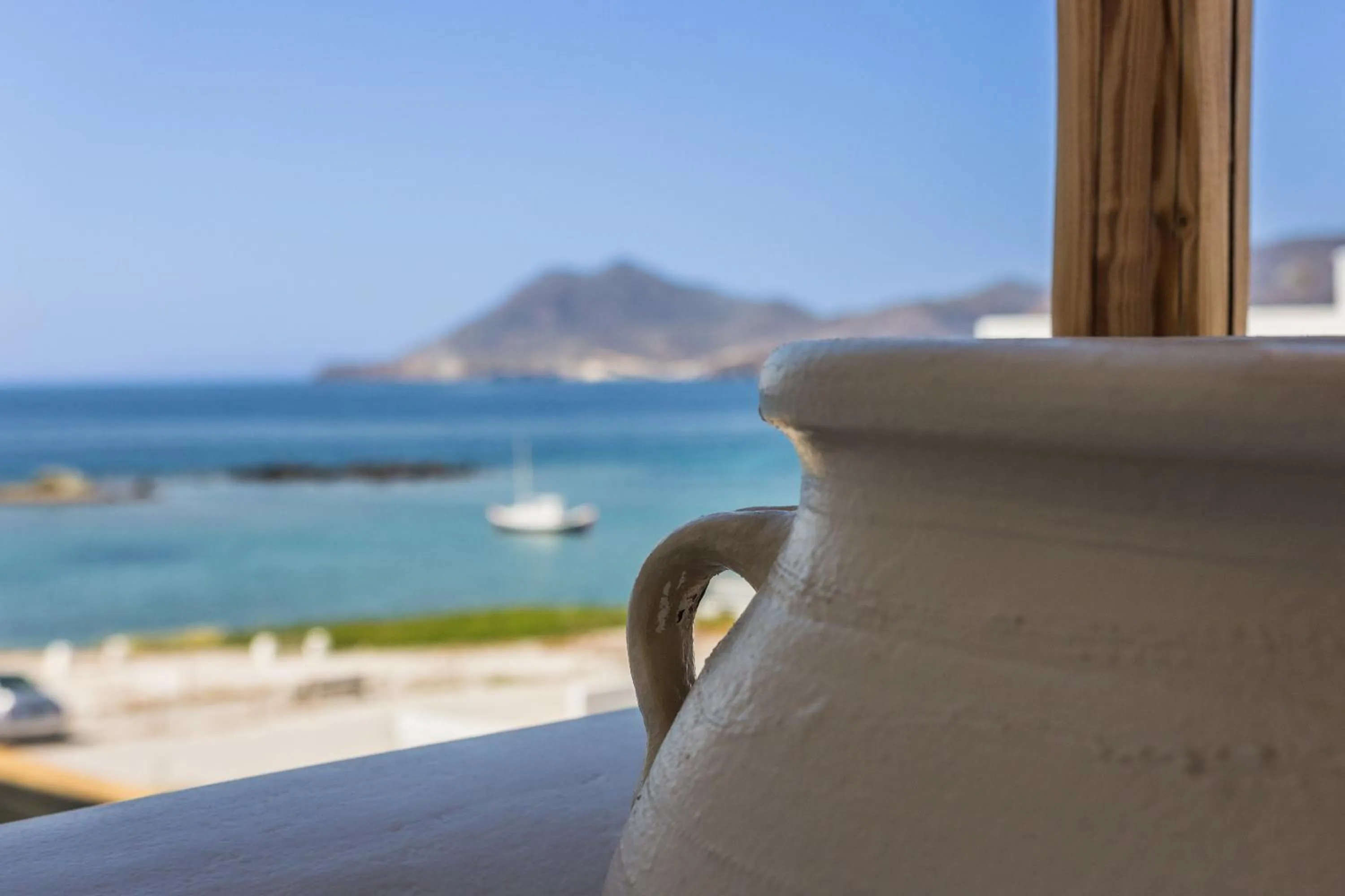 Day in Salt Suites Milos