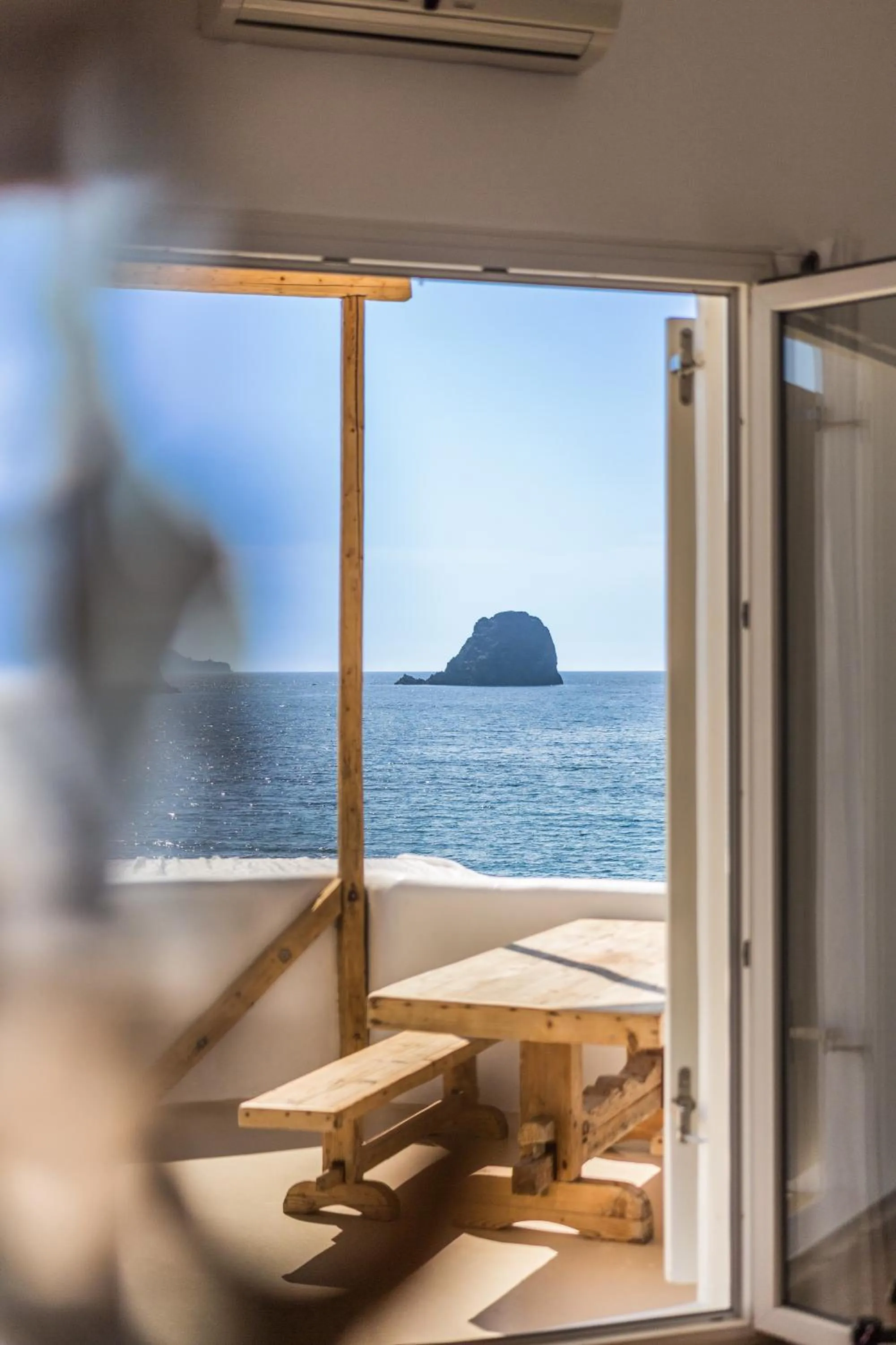 Day in Salt Suites Milos