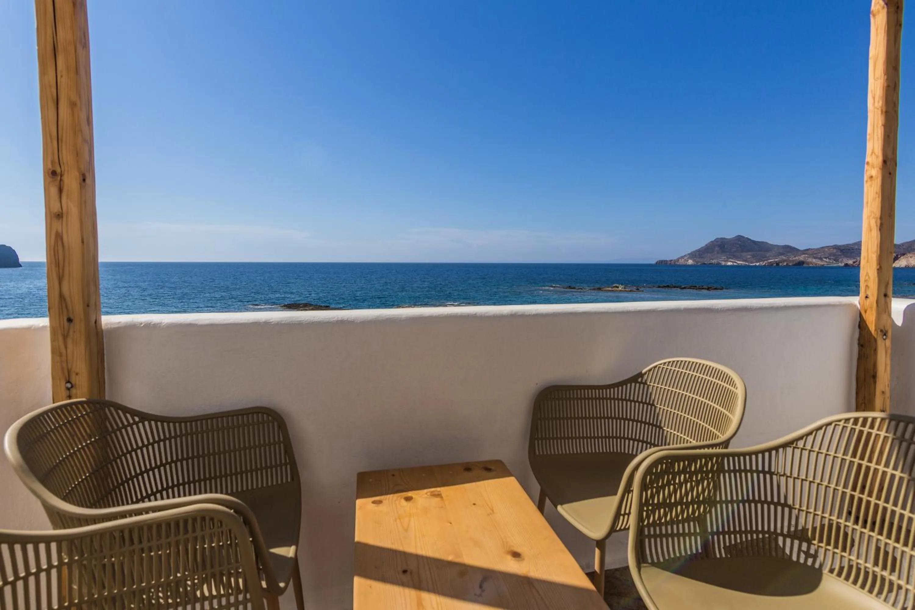 Day in Salt Suites Milos