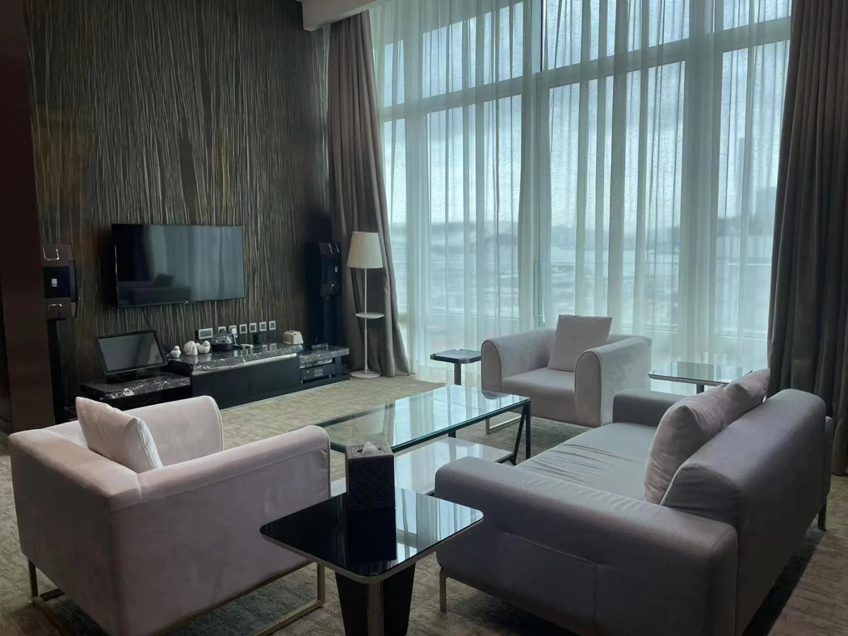 Seating Area in Gloucester Hotel