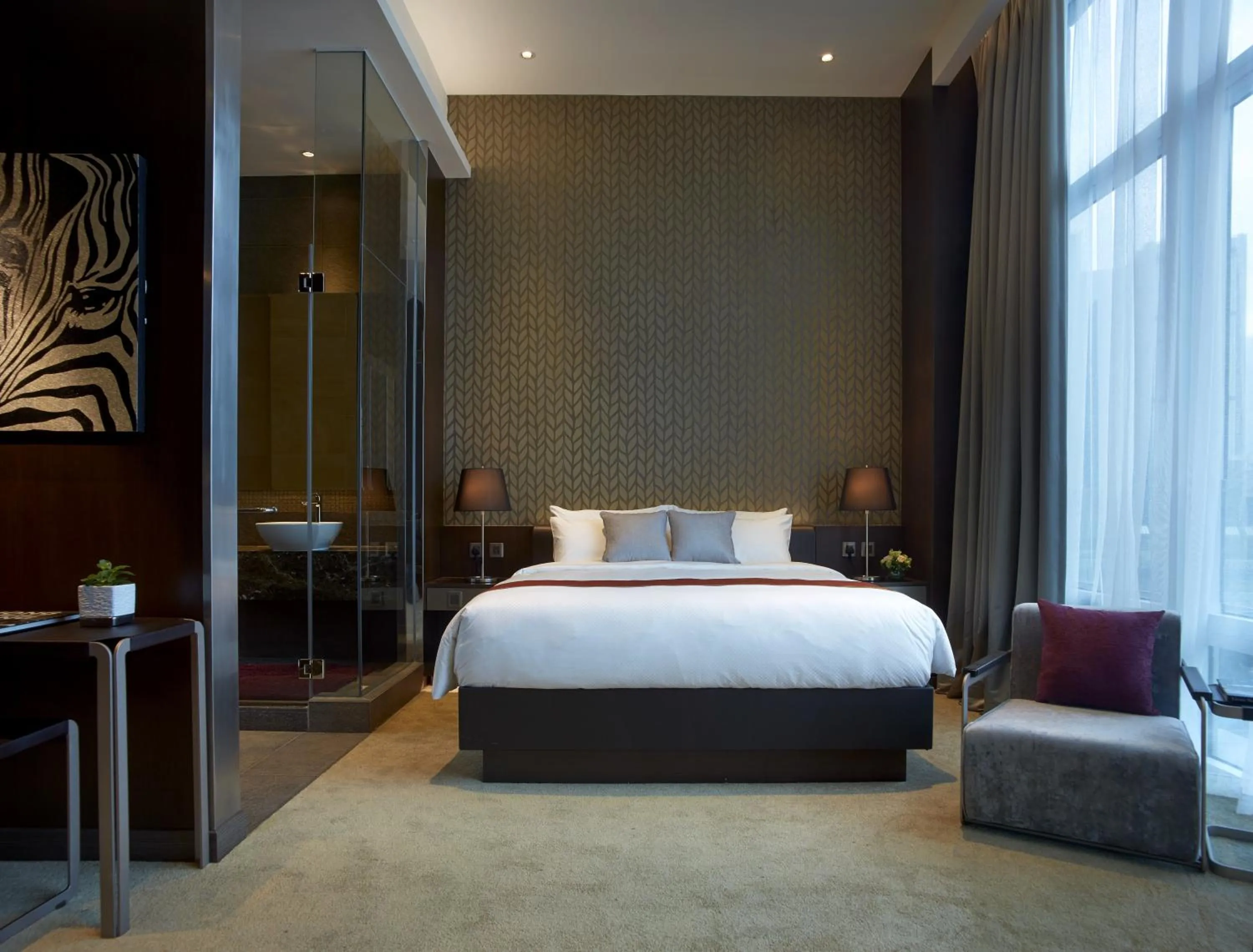 Bedroom, Bed in Gloucester Hotel