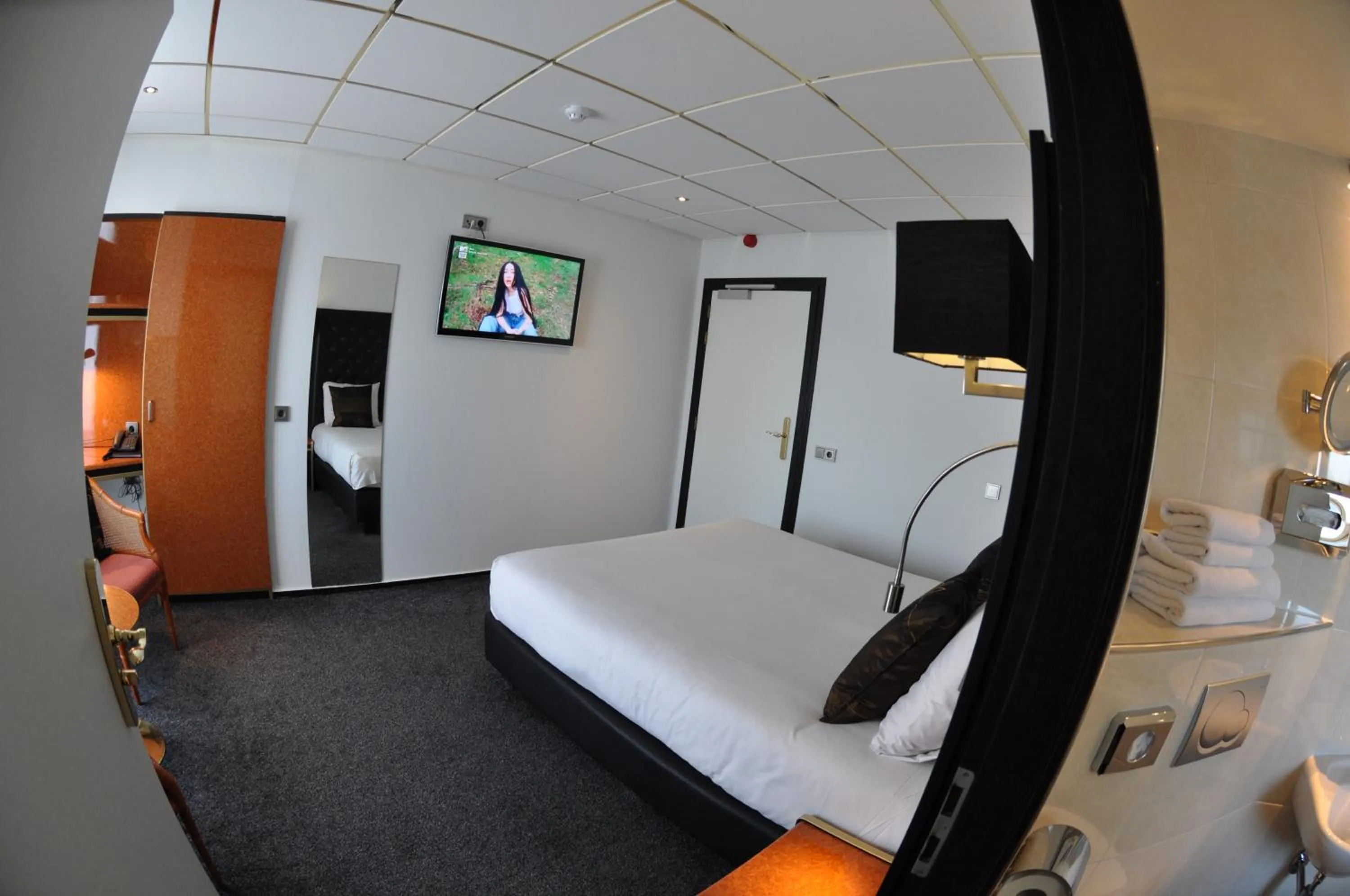 Bed in Hotel Le Beau Rivage