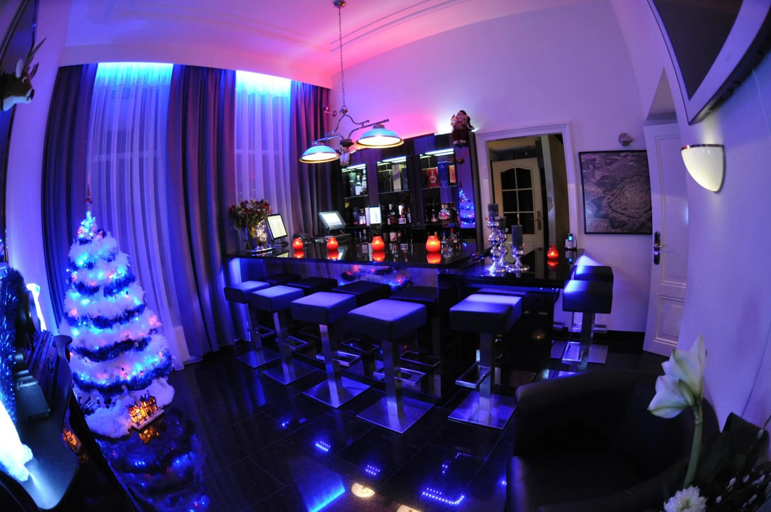 Lounge or bar in Hotel Le Beau Rivage