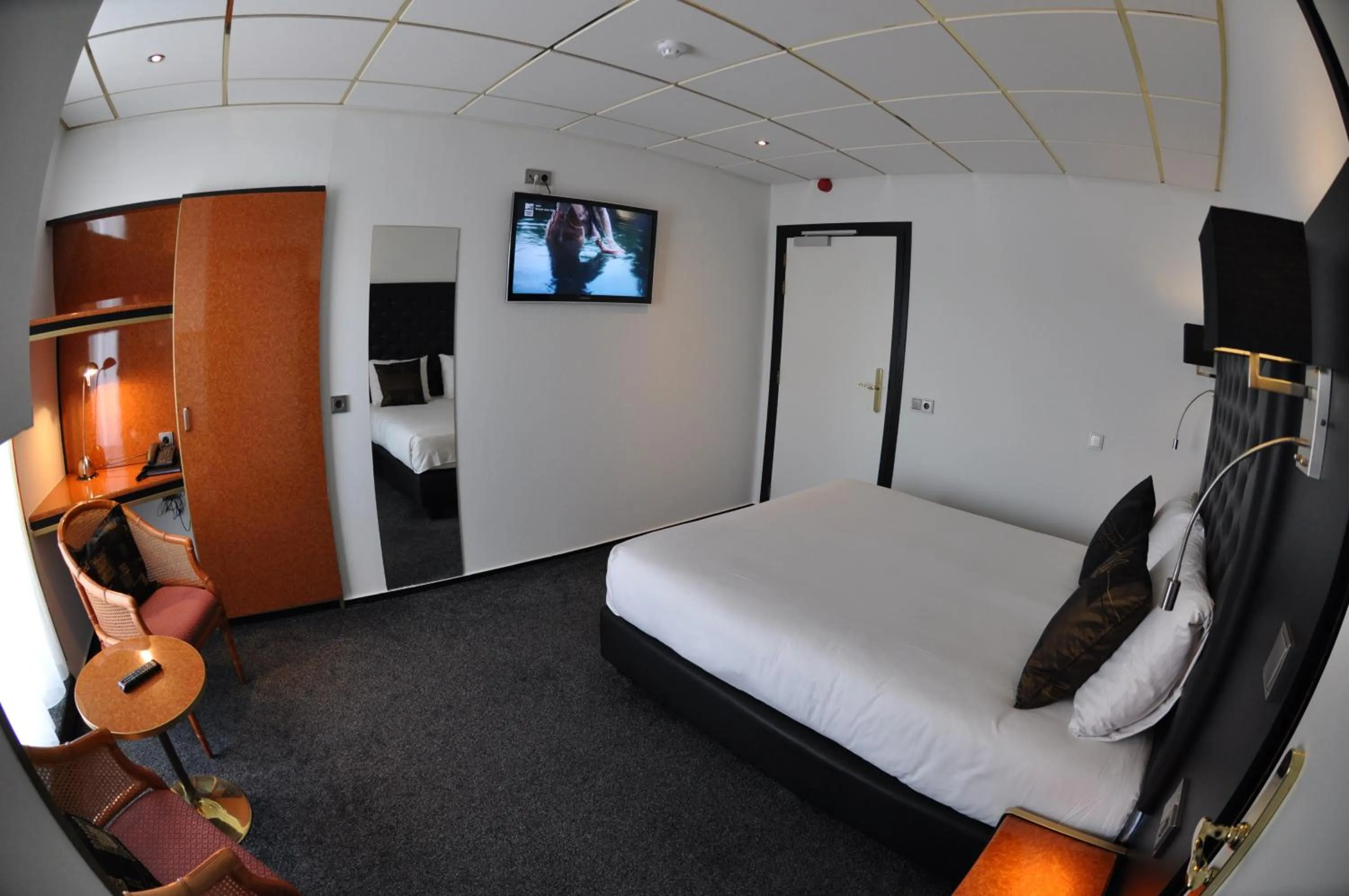 Bed in Hotel Le Beau Rivage