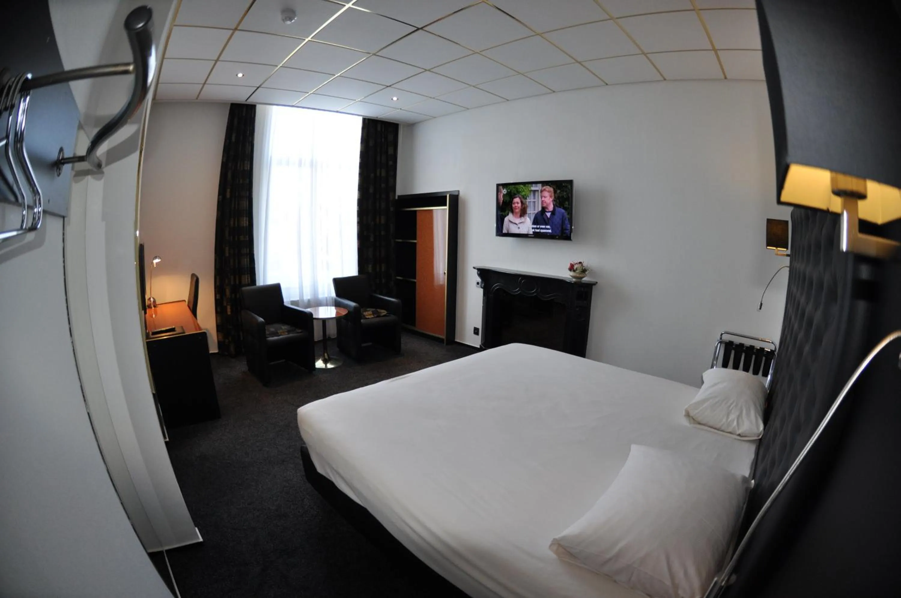 Bed in Hotel Le Beau Rivage