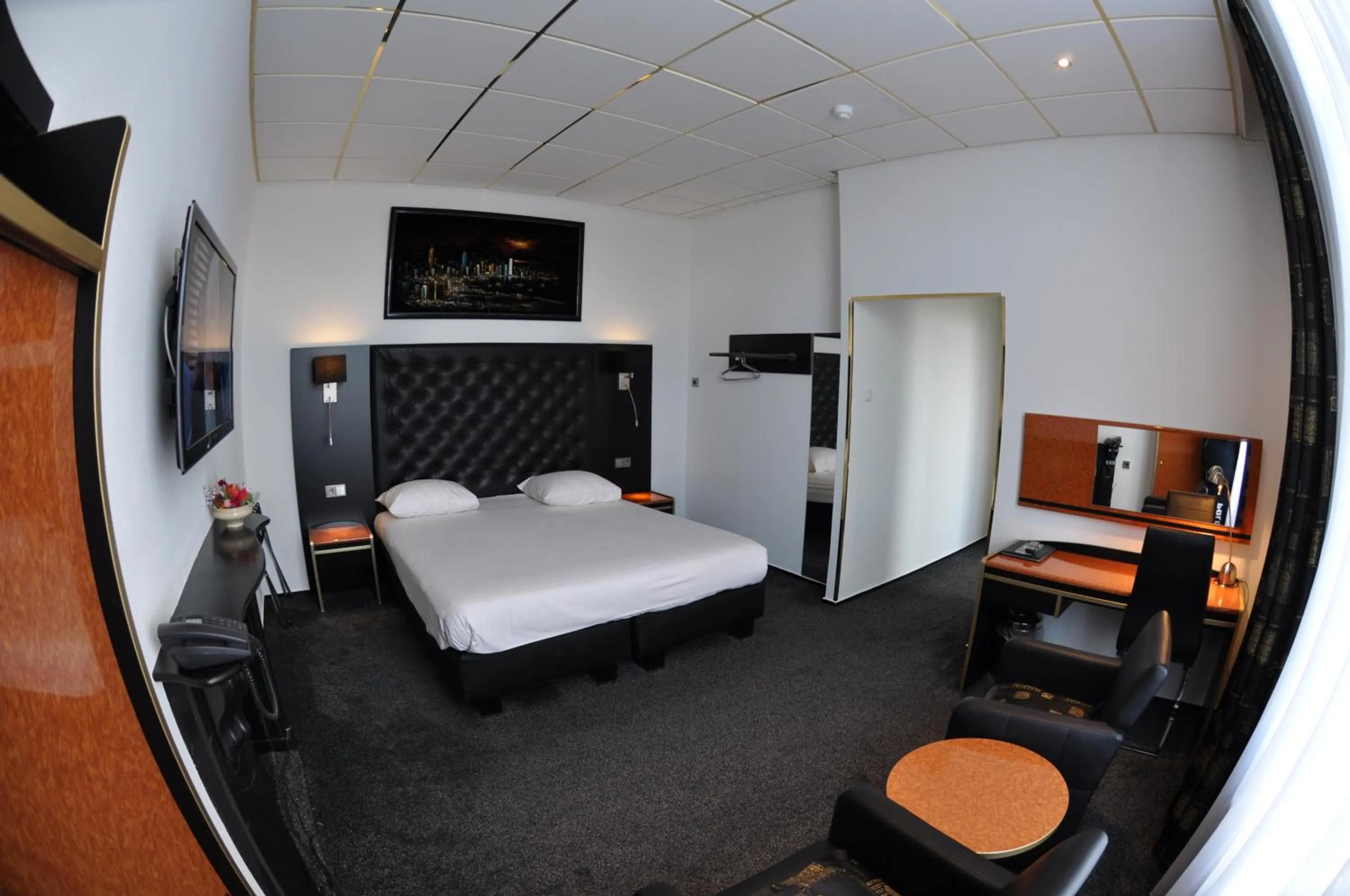 Bed in Hotel Le Beau Rivage