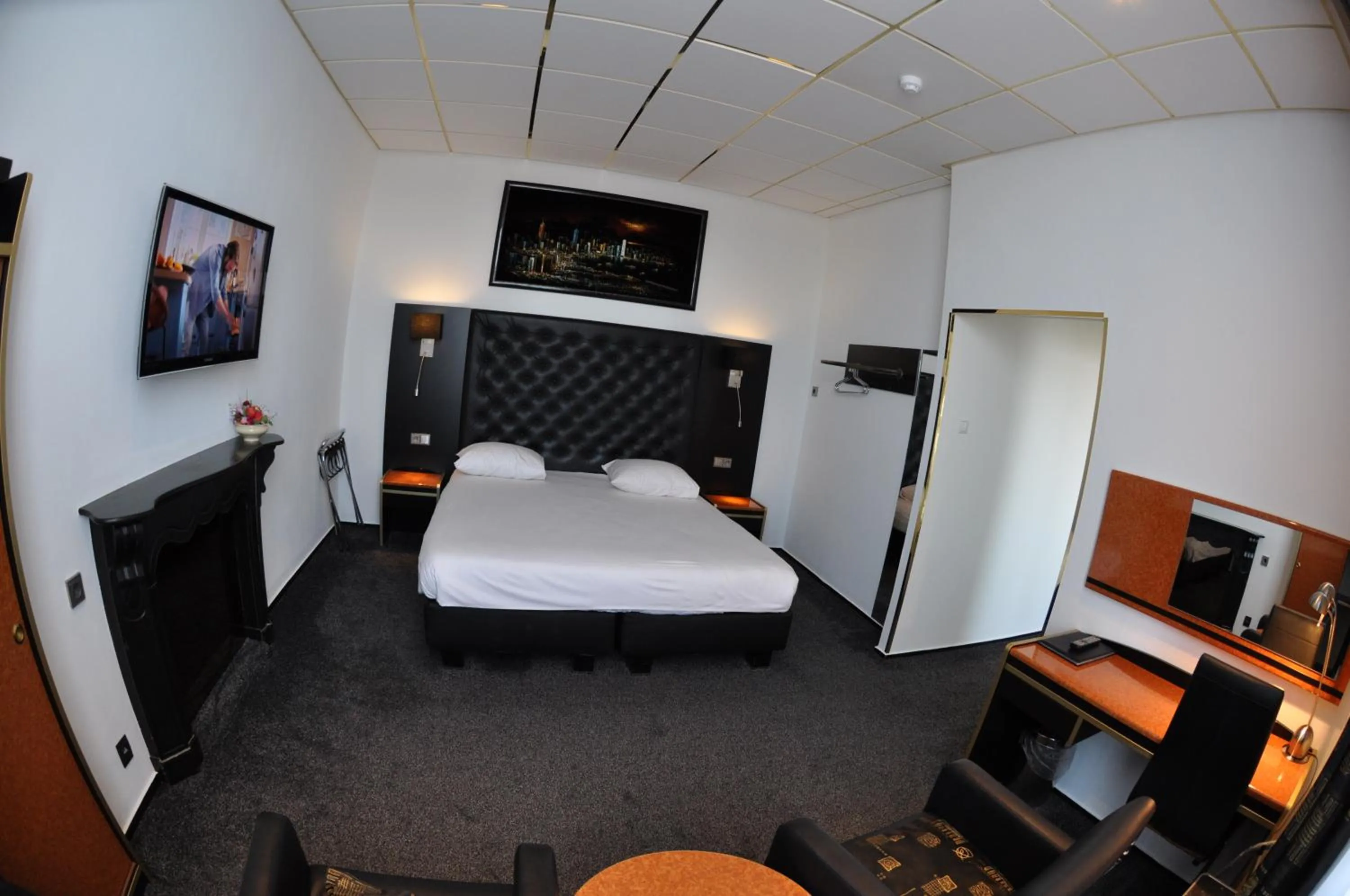 Bed in Hotel Le Beau Rivage