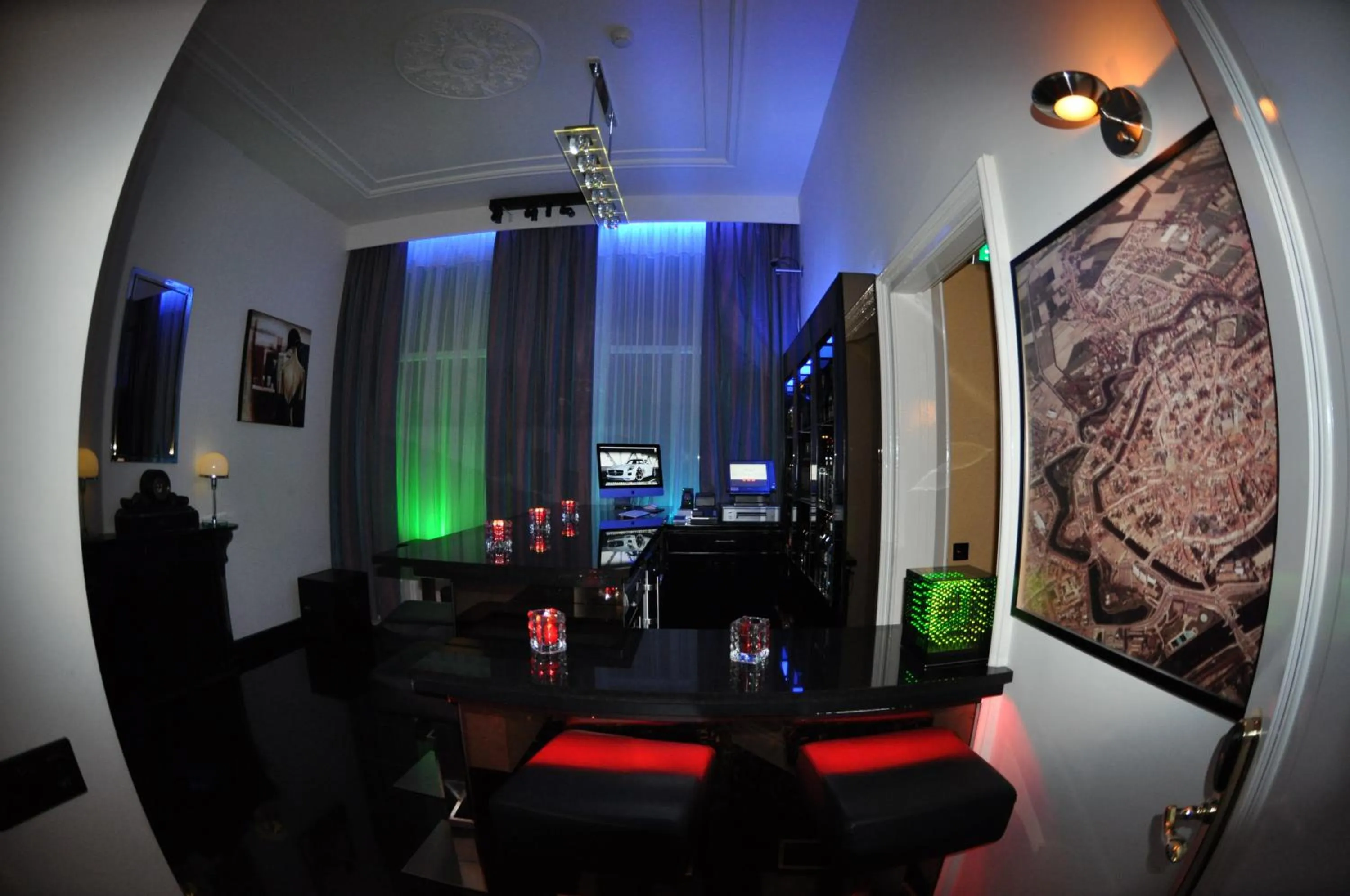 Lounge or bar in Hotel Le Beau Rivage