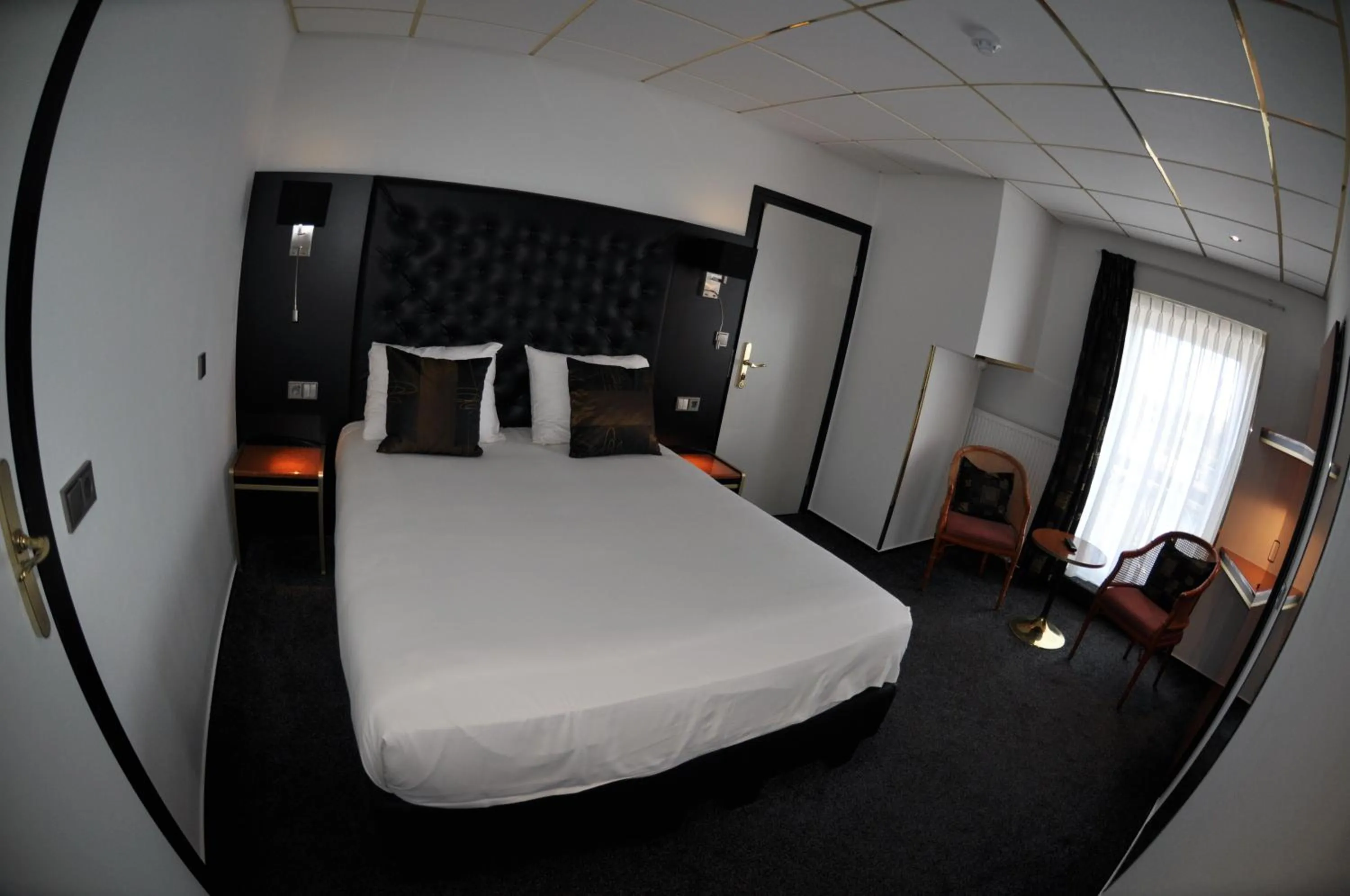 Bed in Hotel Le Beau Rivage