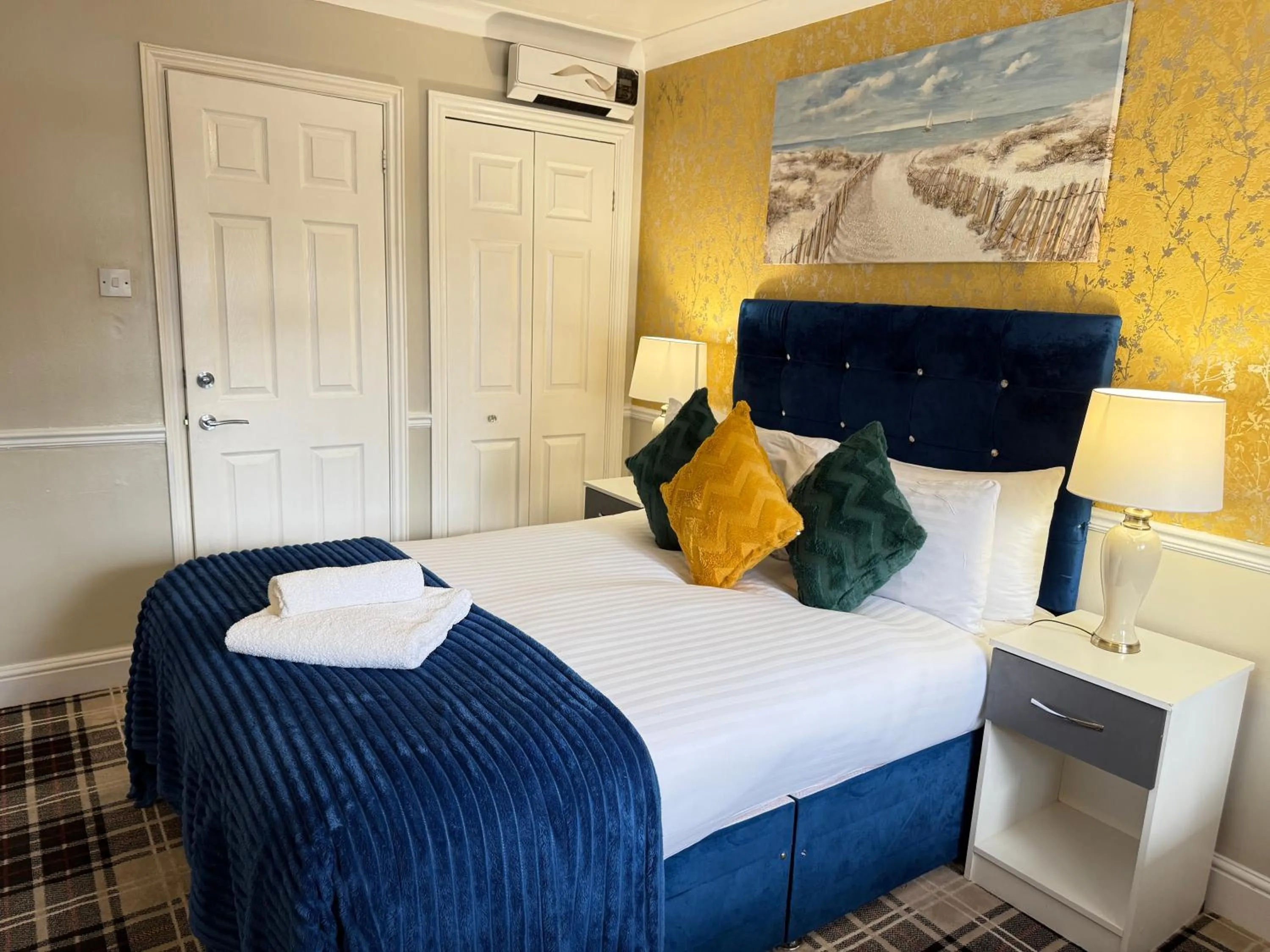 Bed in 4 Sisters Inn