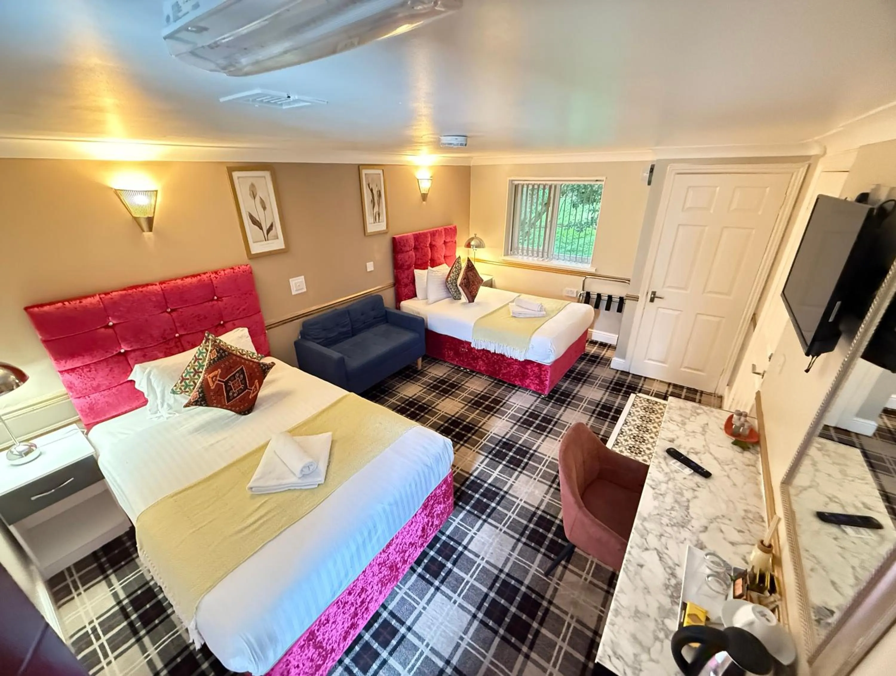 Bed in 4 Sisters Inn