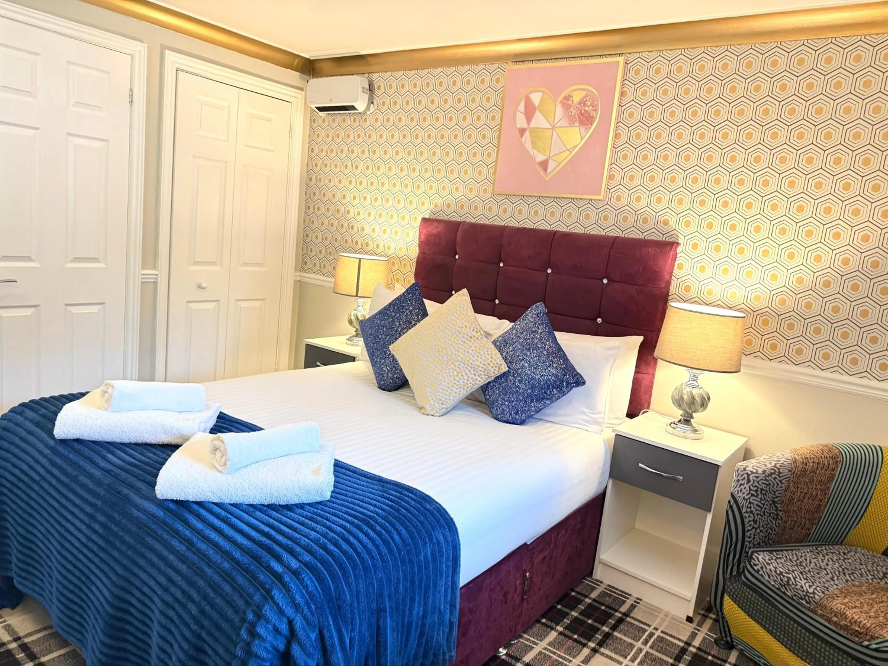 Bed in 4 Sisters Inn