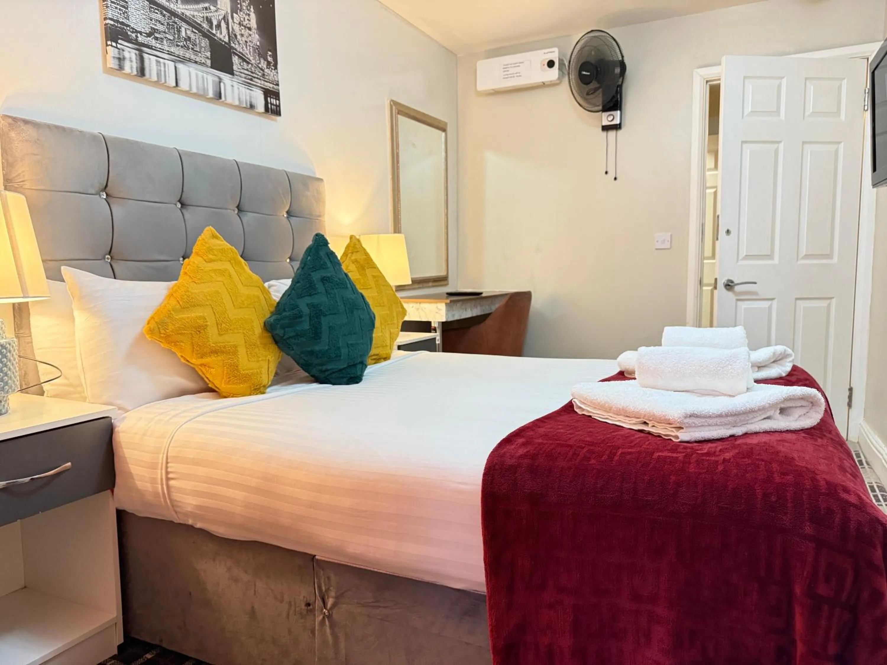 Bed in 4 Sisters Inn