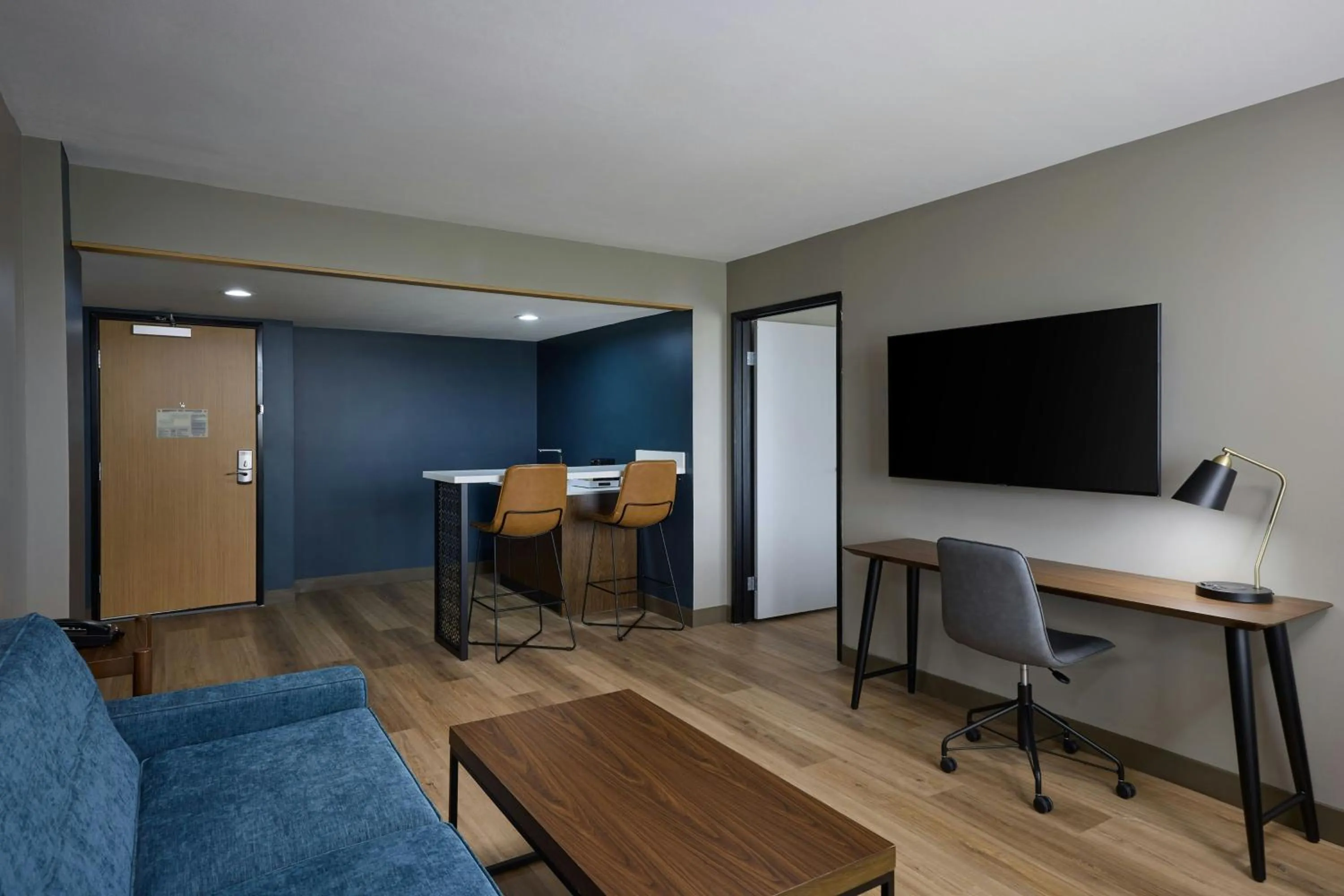 Bedroom in Four Points by Sheraton Englewood Centennial Airport