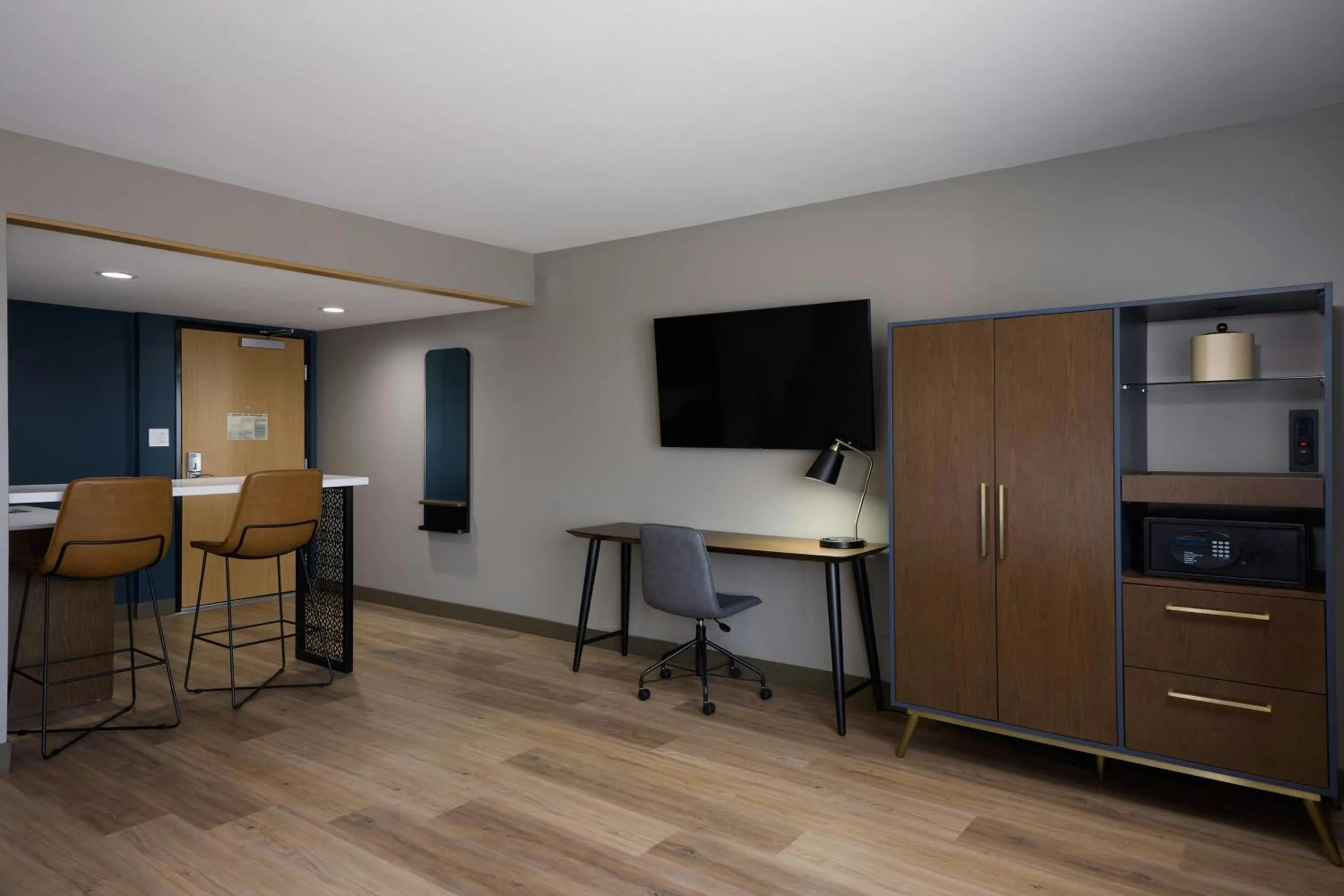 Photo of the whole room in Four Points by Sheraton Englewood Centennial Airport