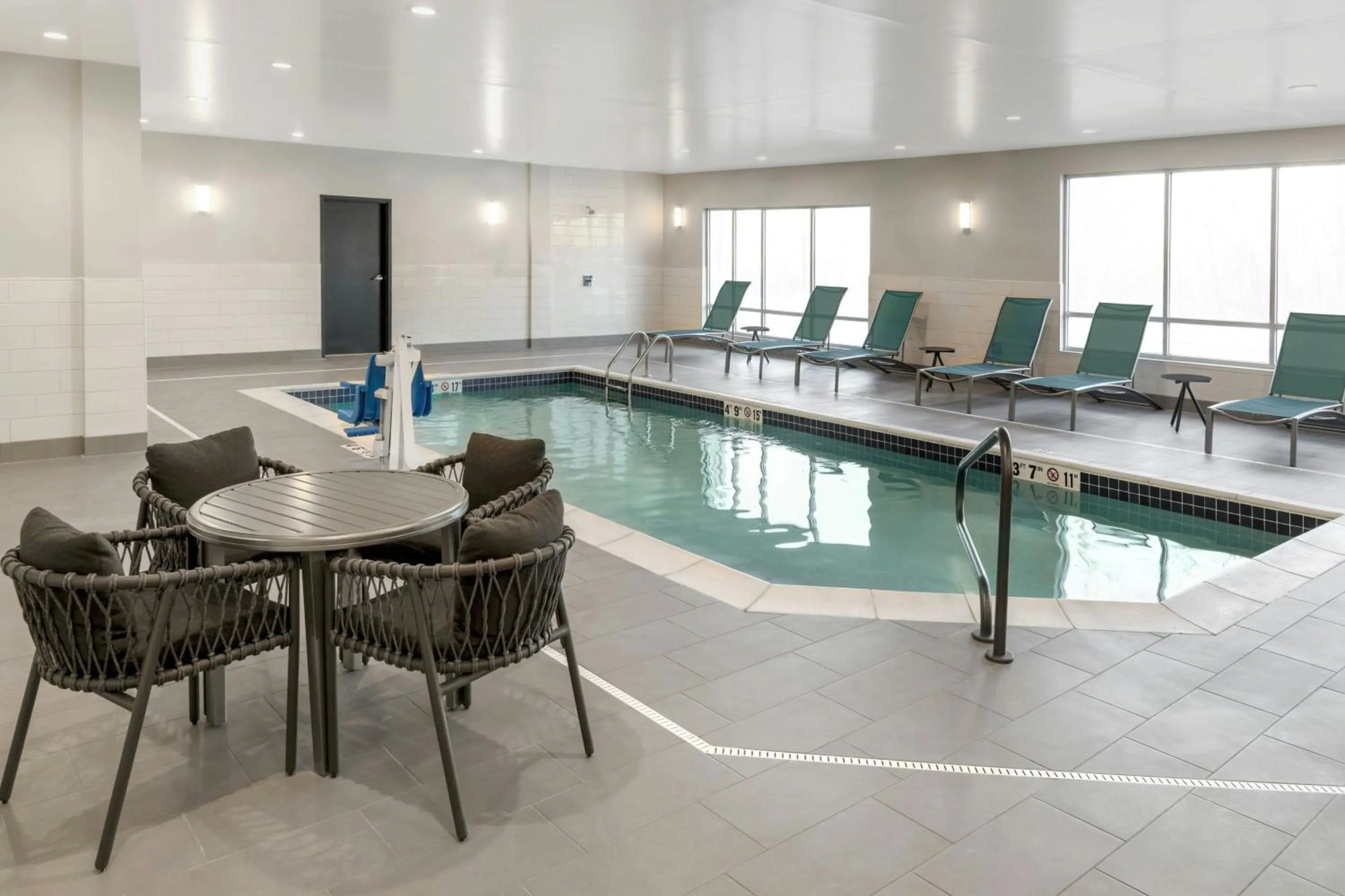 Swimming pool in TownePlace Suites by Marriott Detroit Taylor