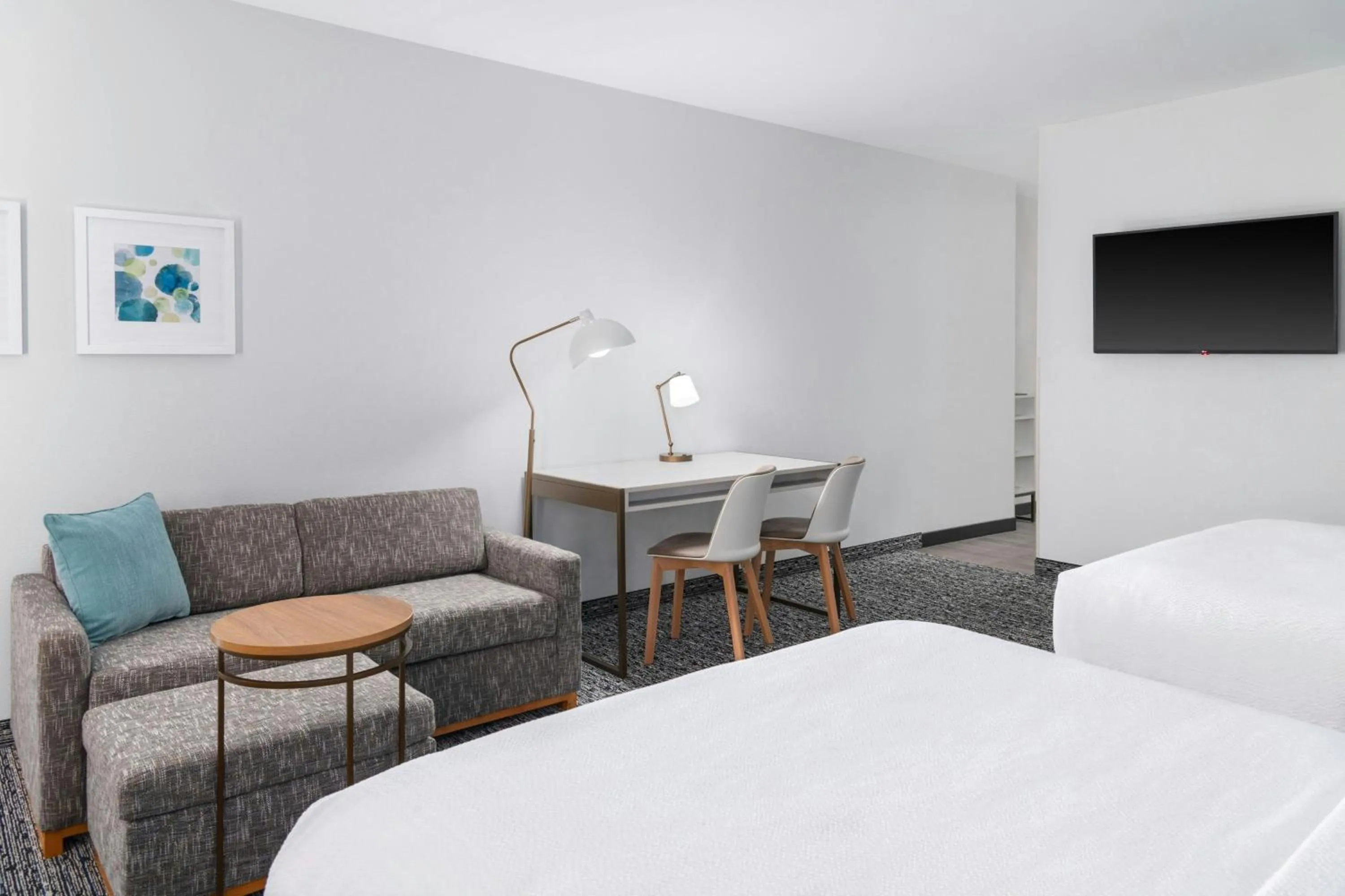 Photo of the whole room, Bed in TownePlace Suites by Marriott Detroit Taylor