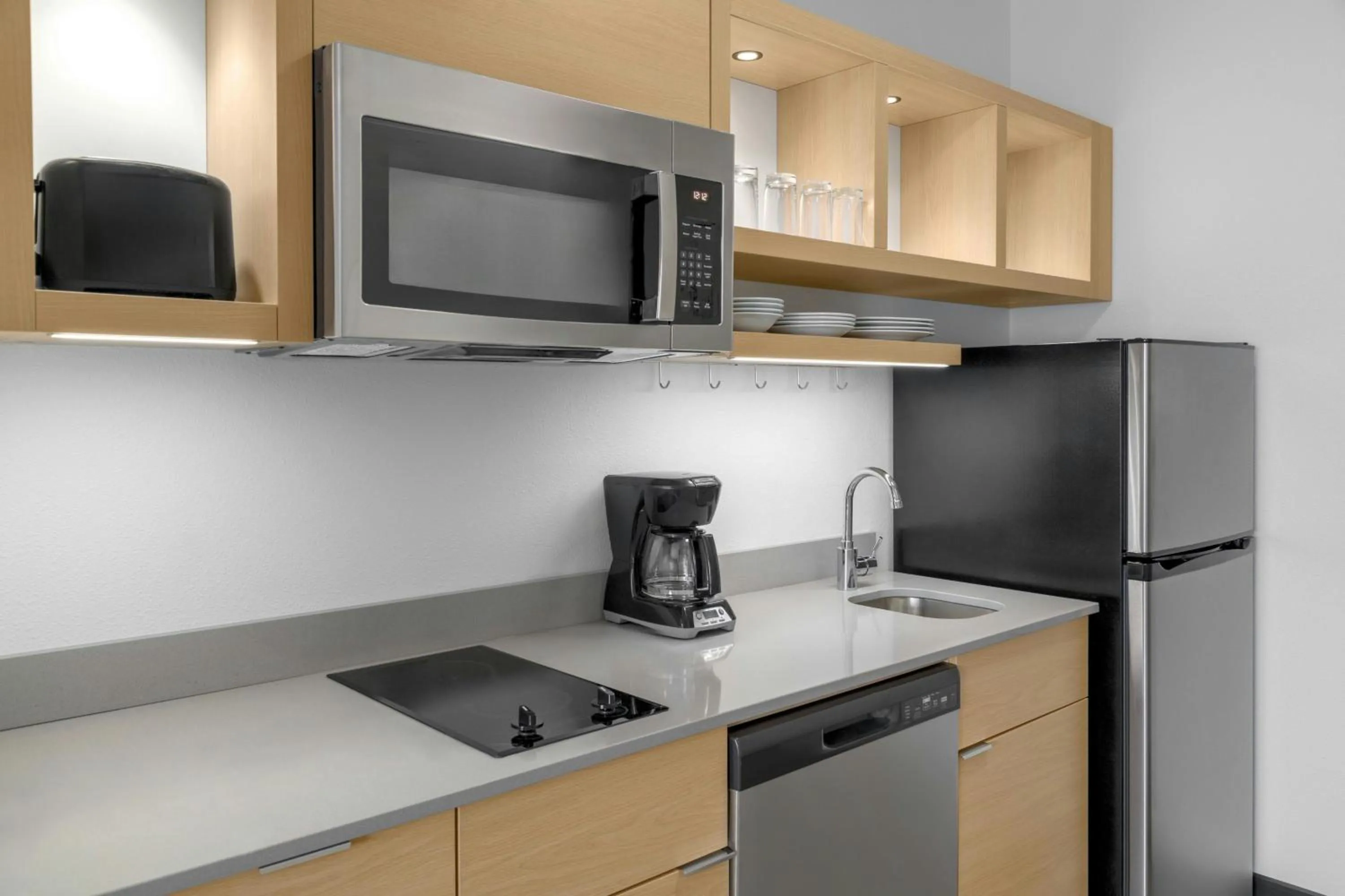 Kitchen or kitchenette in TownePlace Suites by Marriott Detroit Taylor
