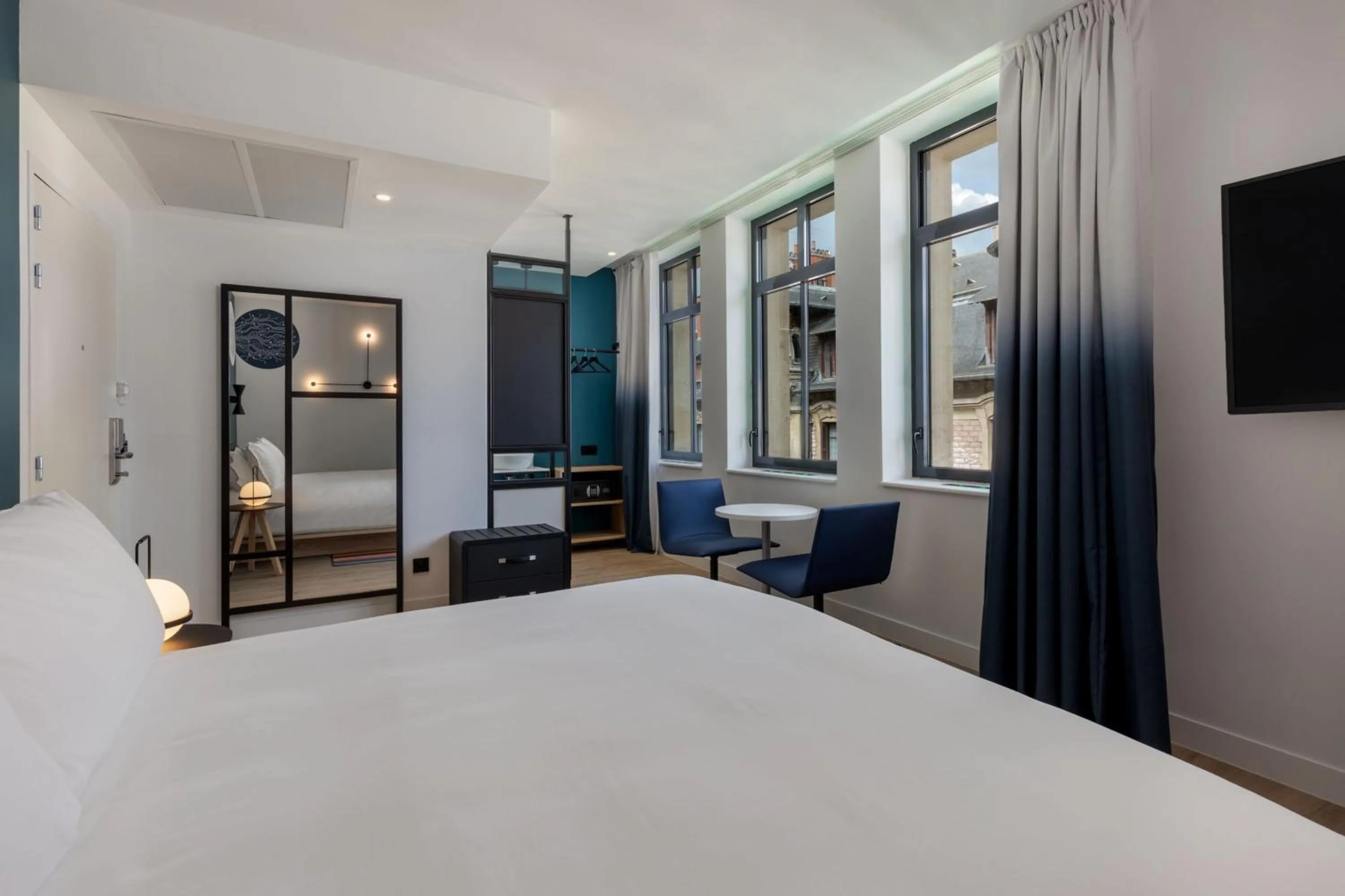 Photo of the whole room, Bed in Aloft Hotel, By Marriott