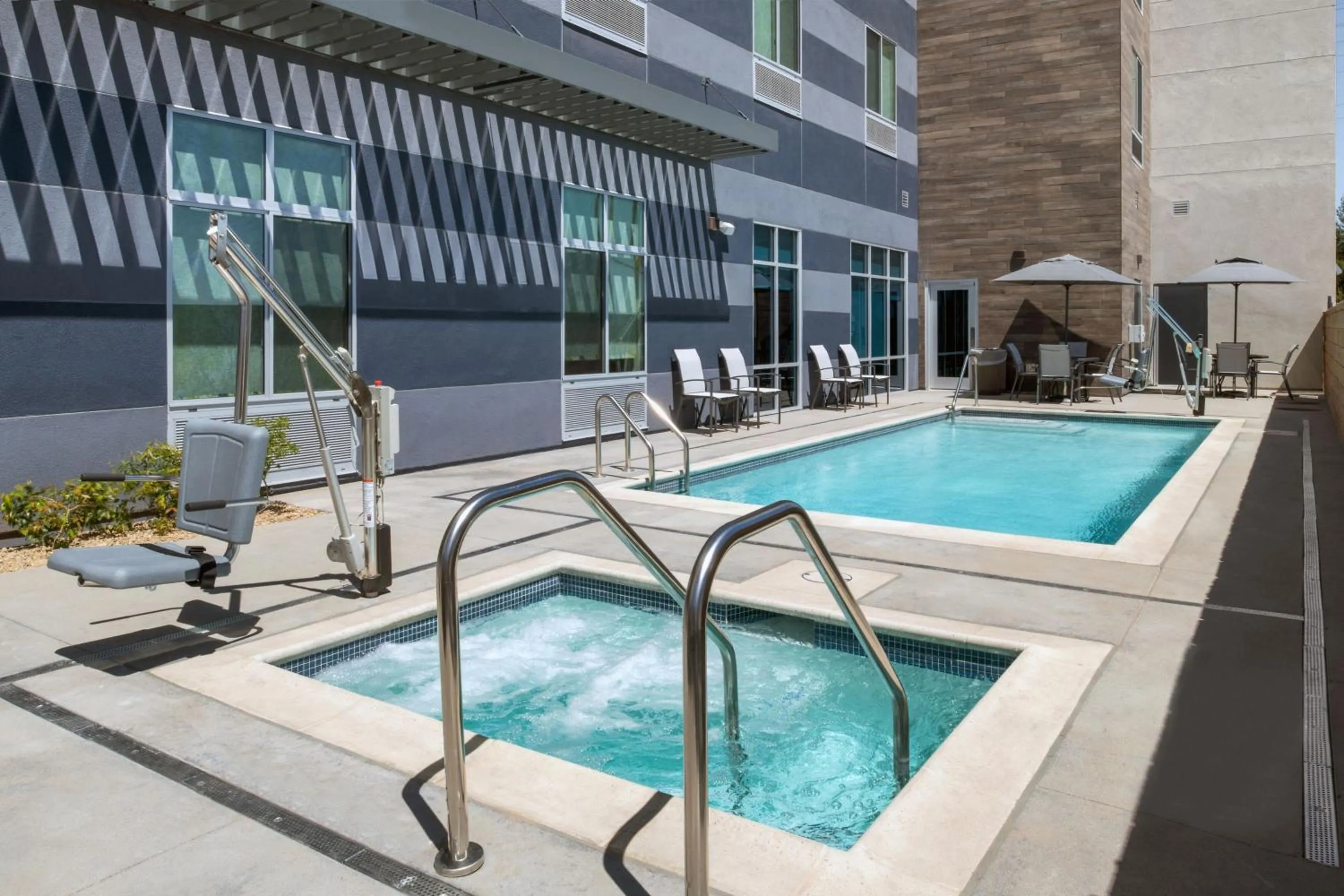 Swimming pool in Fairfield by Marriott Inn & Suites Victorville
