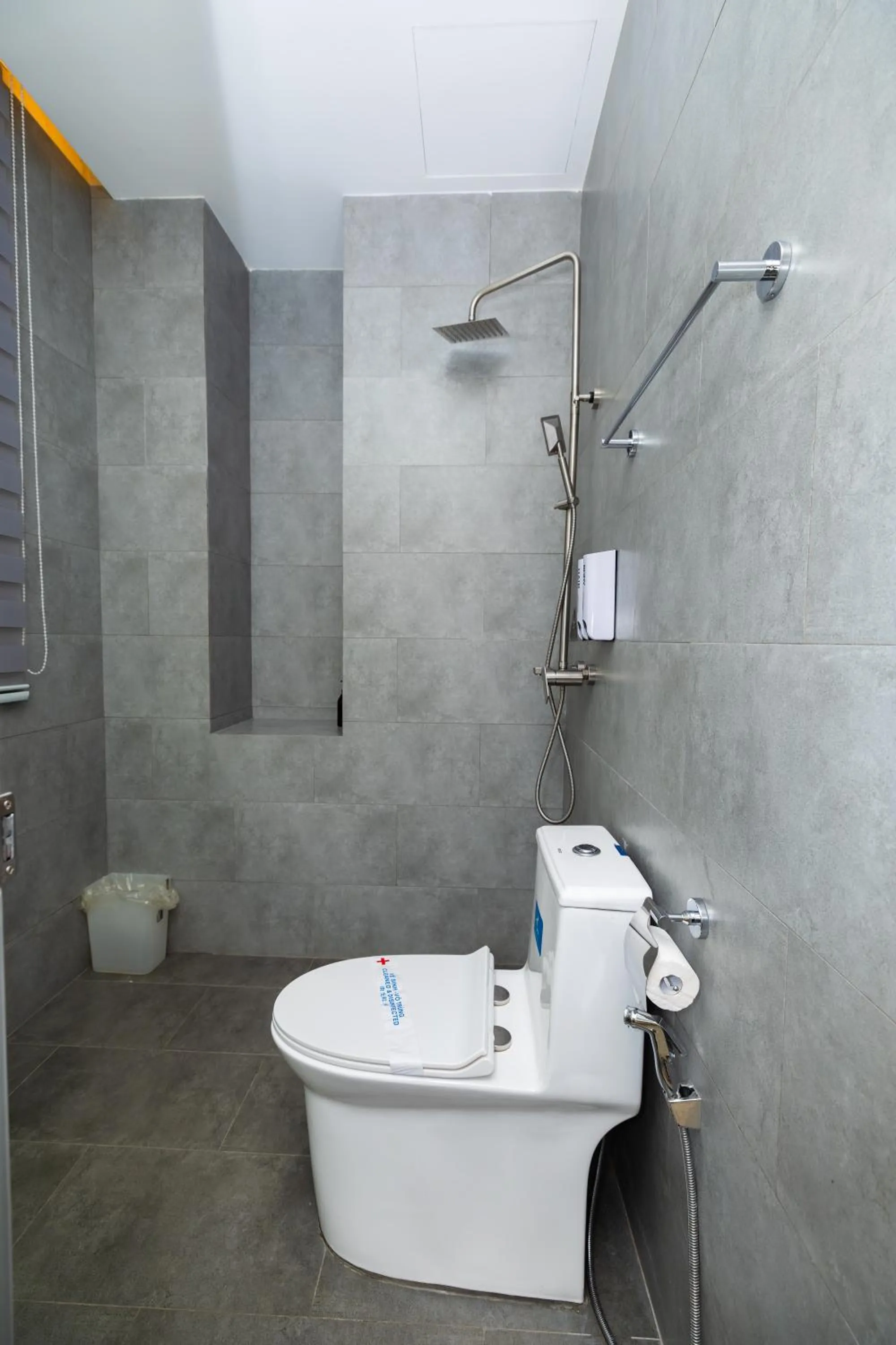 Shower in Khách sạn Phước Lộc Thọ 2 - 福禄寿